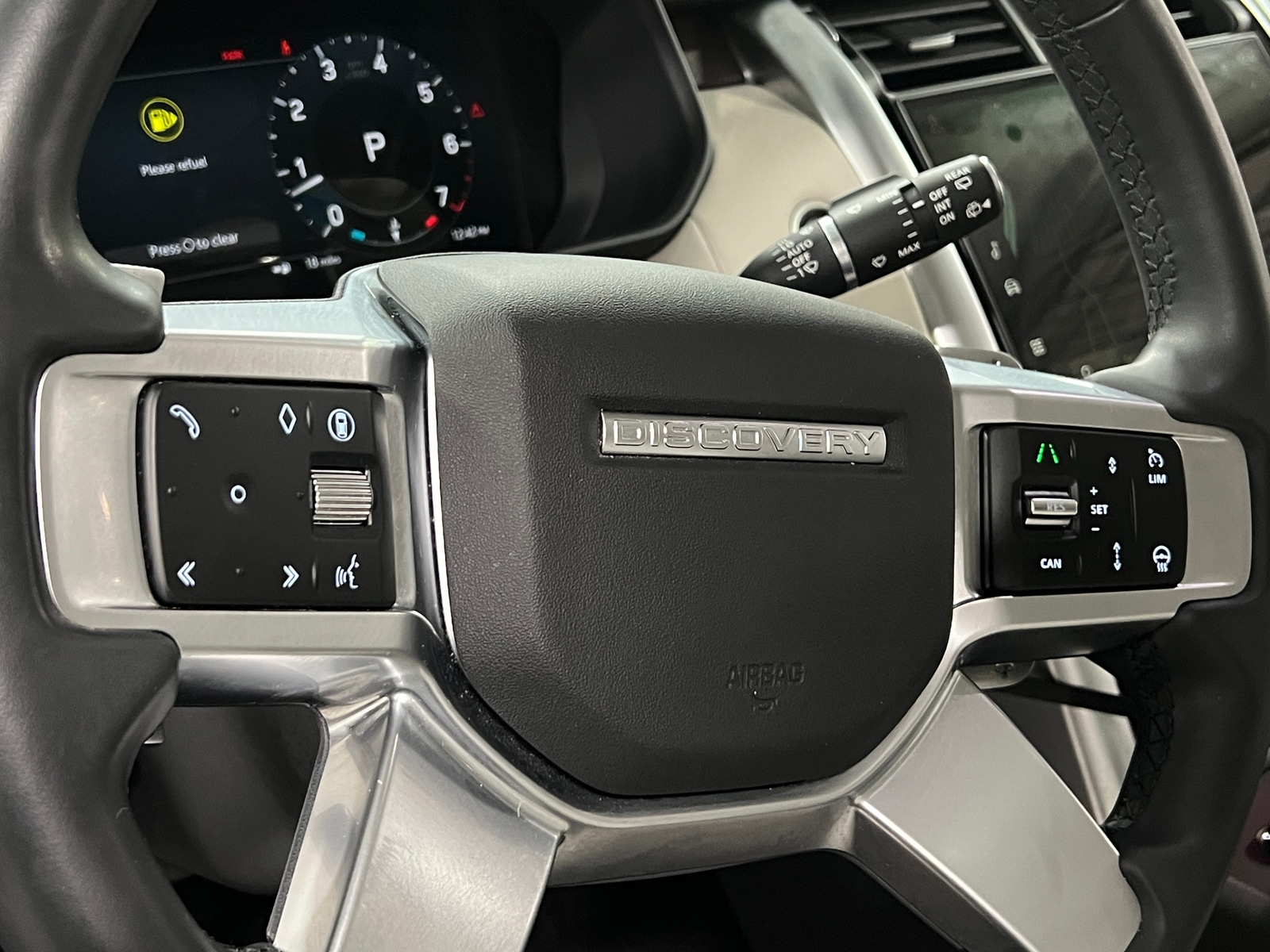 Thumbnail: 2024 Land Rover Discovery - 4