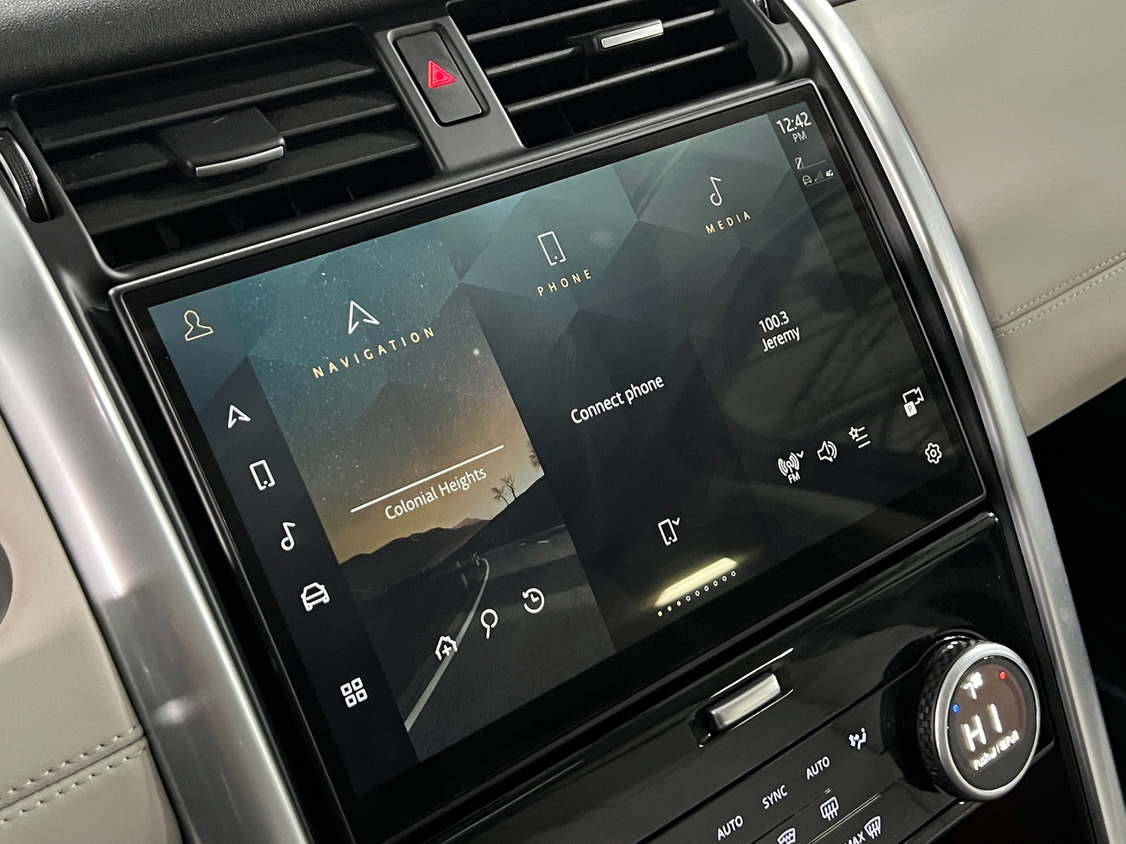 Thumbnail: 2024 Land Rover Discovery - 3