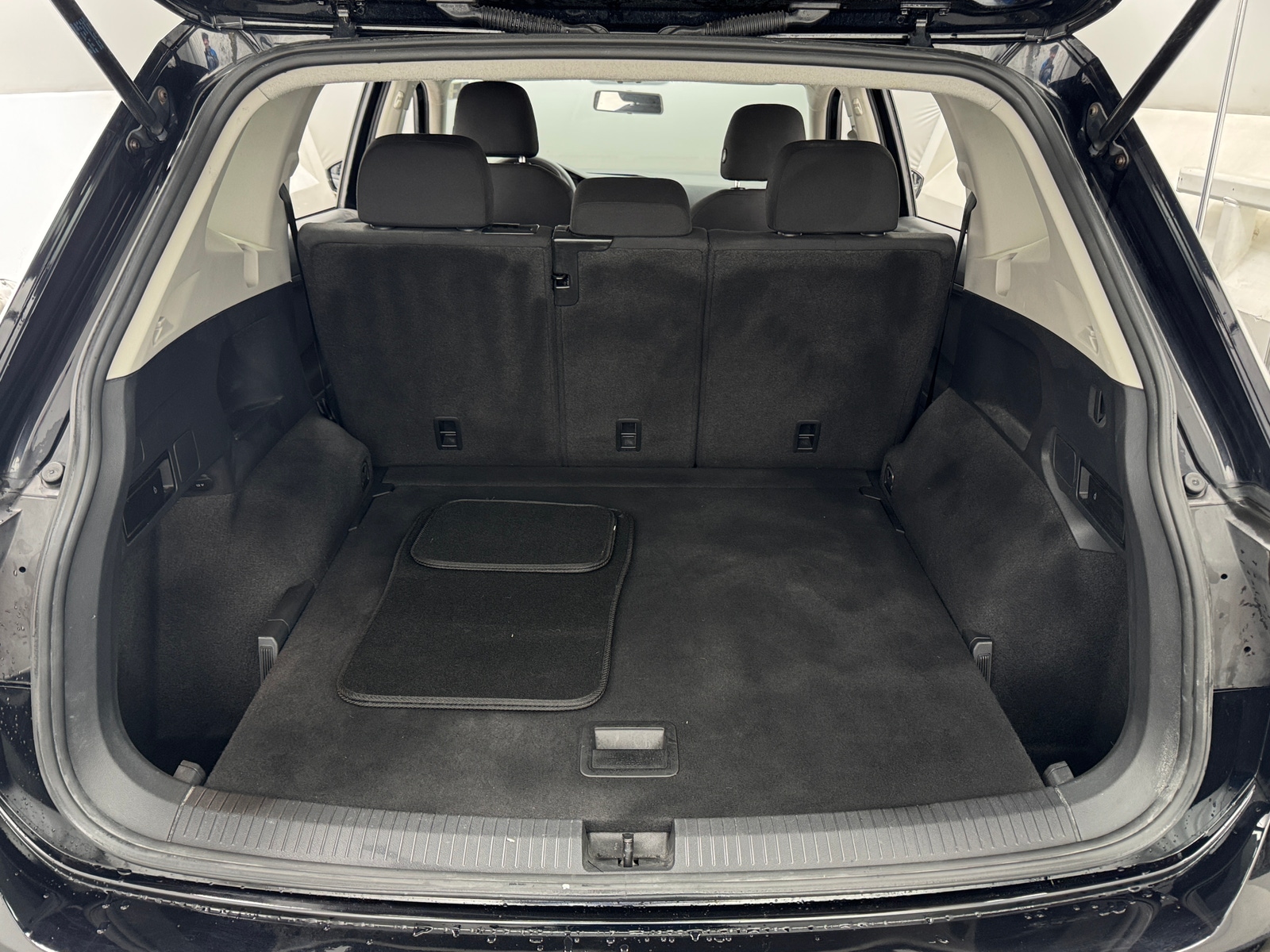 Thumbnail: 2019 Volkswagen Tiguan - 7