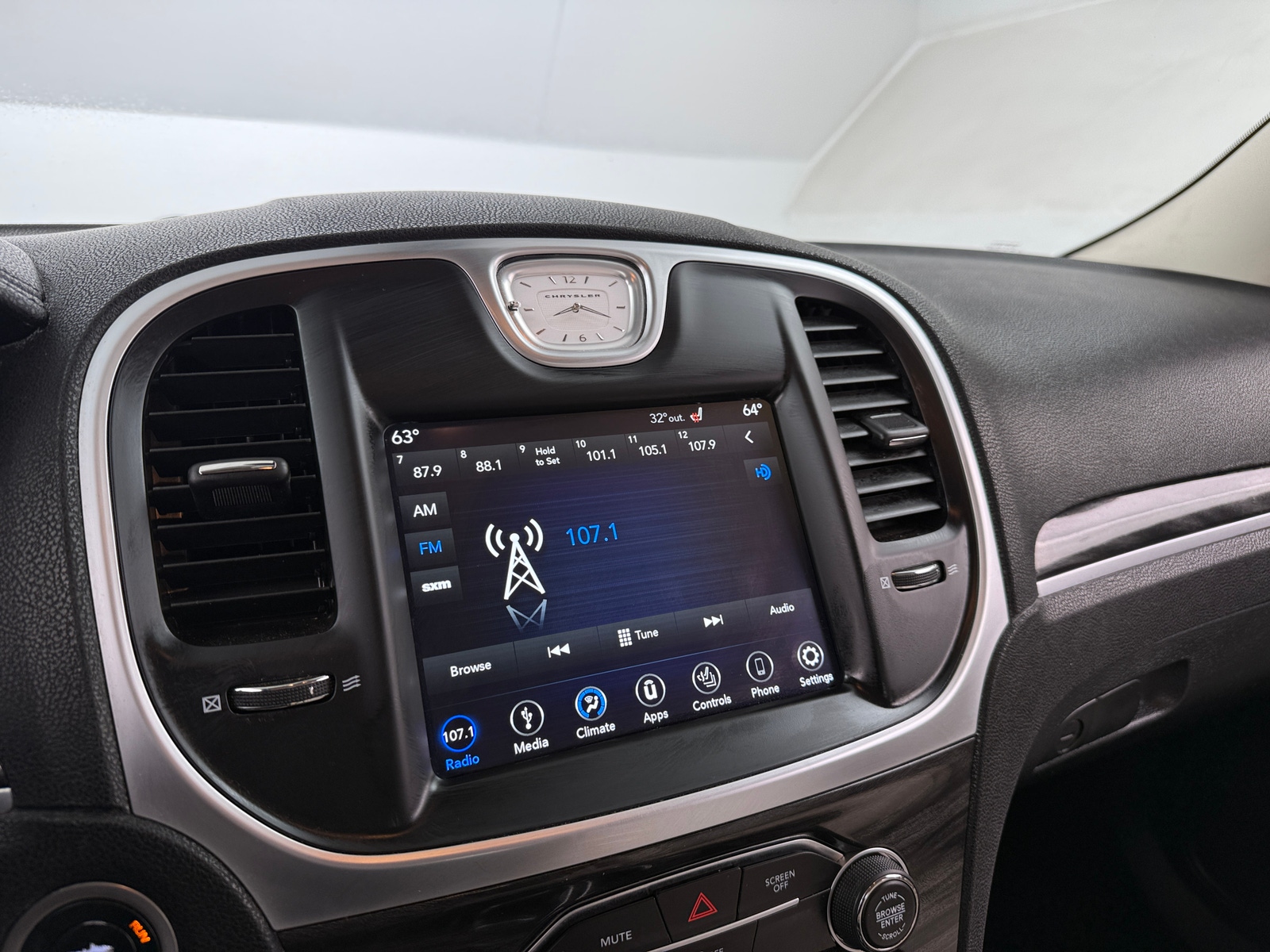 Thumbnail: 2019 Chrysler 300 - 3