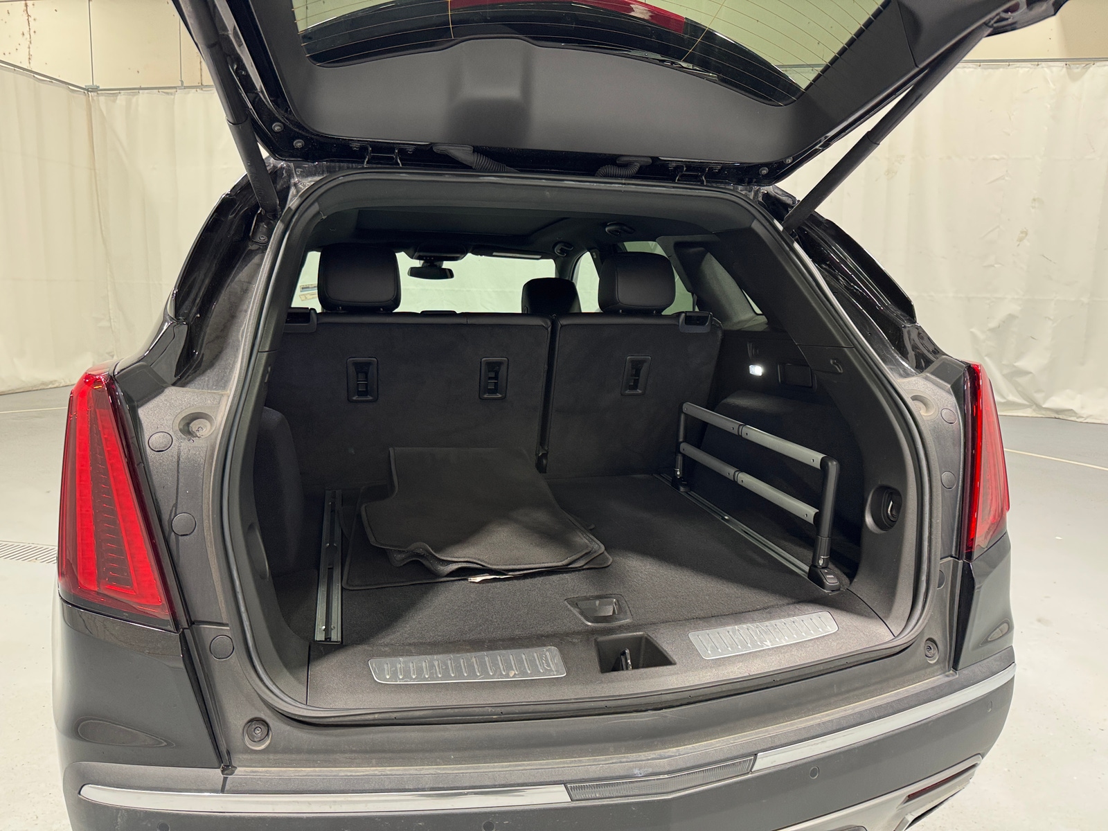 Thumbnail: 2025 Cadillac XT5 - 6