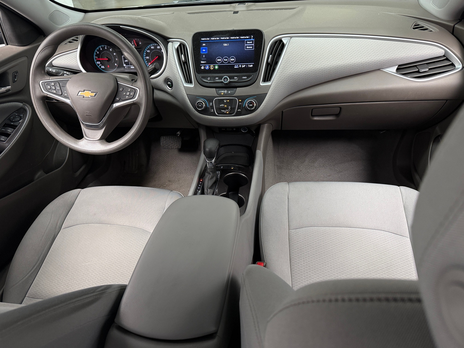 Thumbnail: 2023 Chevrolet Malibu - 3