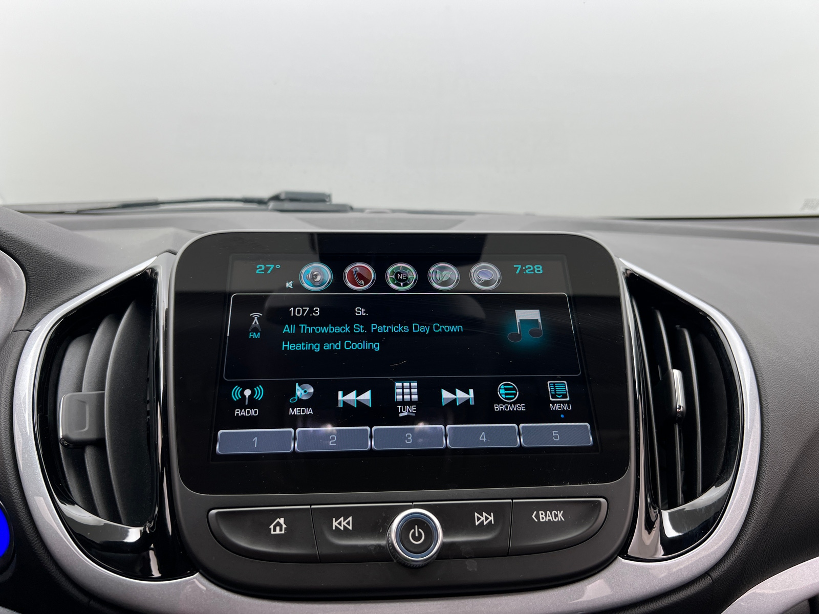 Thumbnail: 2018 Chevrolet Volt - 4