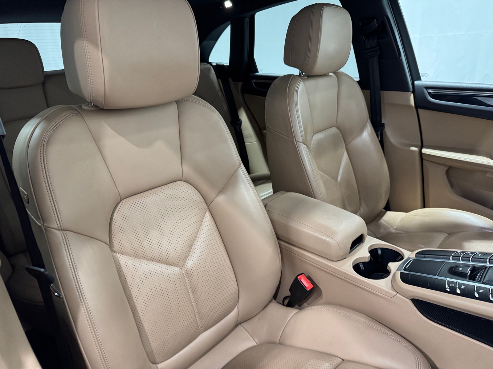 Thumbnail: 2019 Porsche Macan - 2