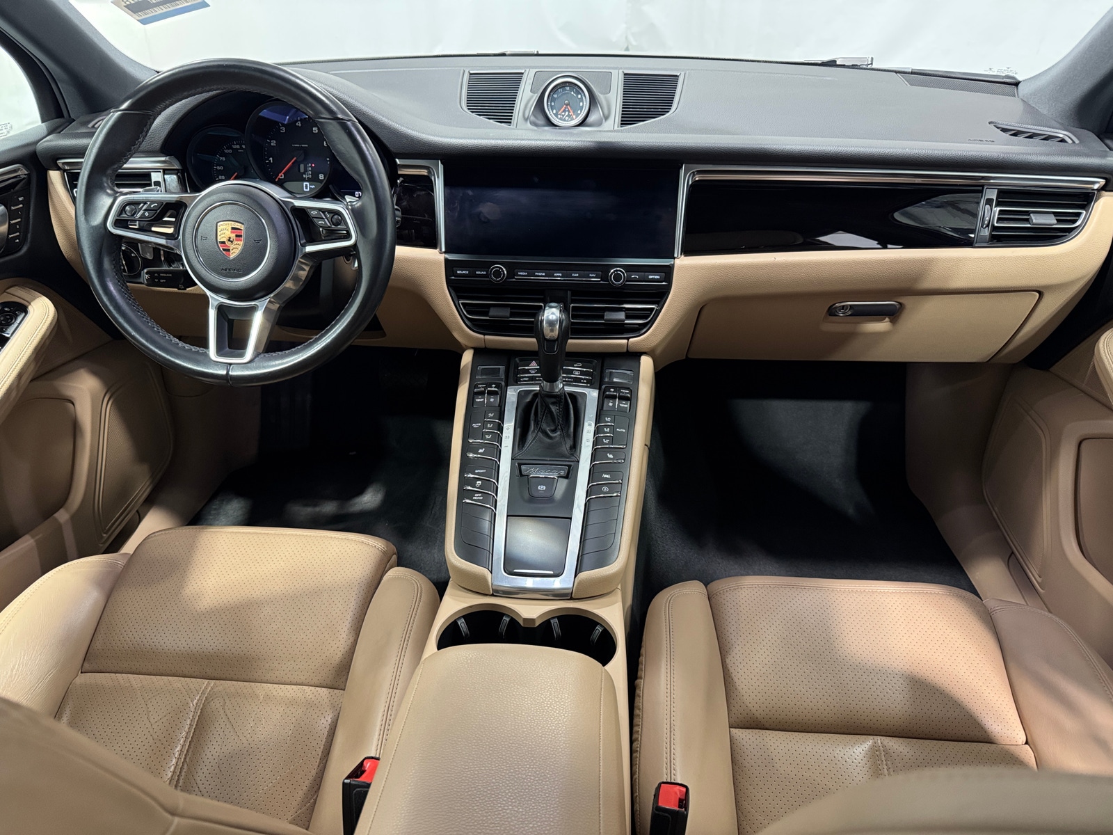 Thumbnail: 2019 Porsche Macan - 3