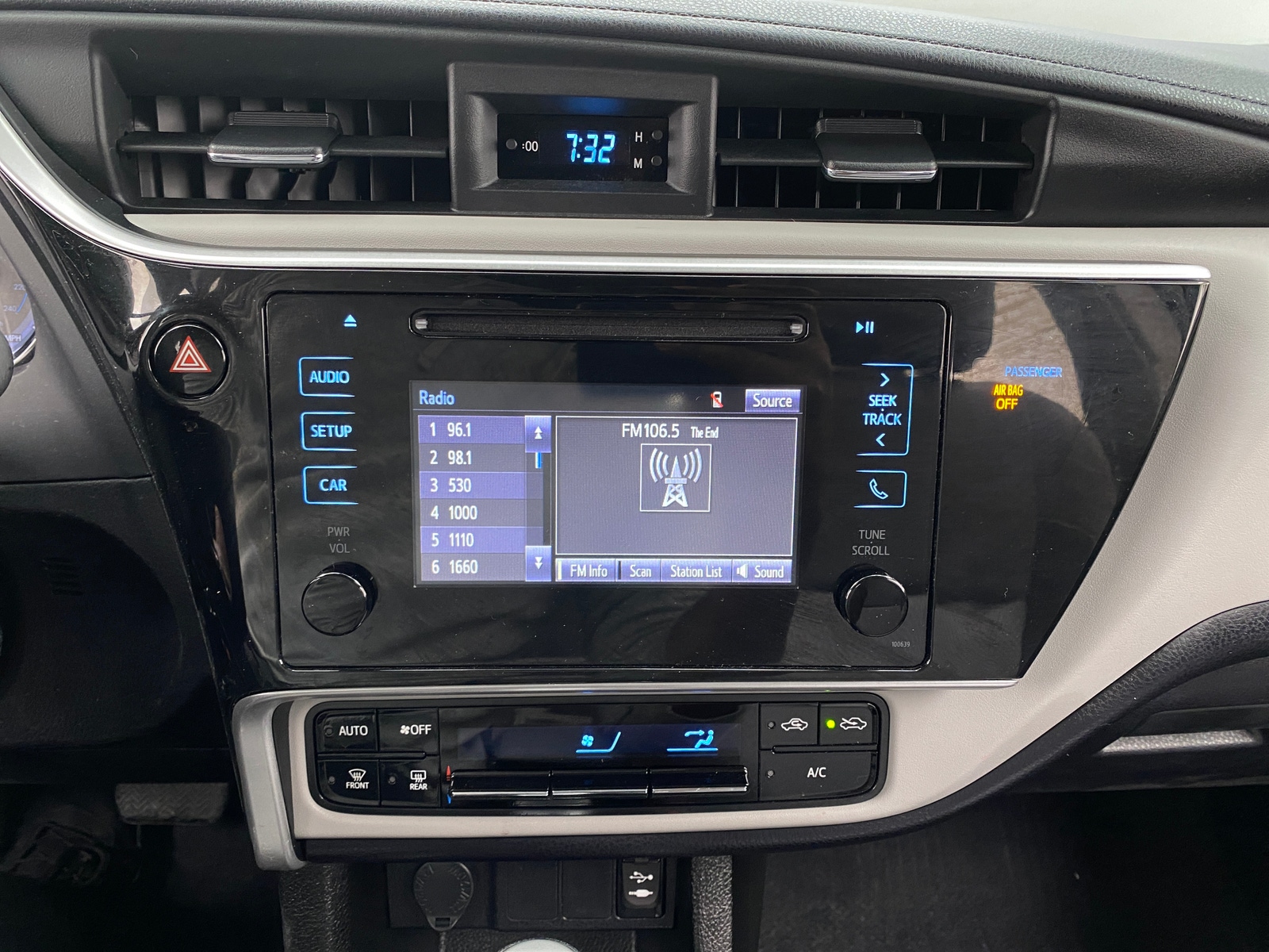 Thumbnail: 2019 Toyota Corolla - 4