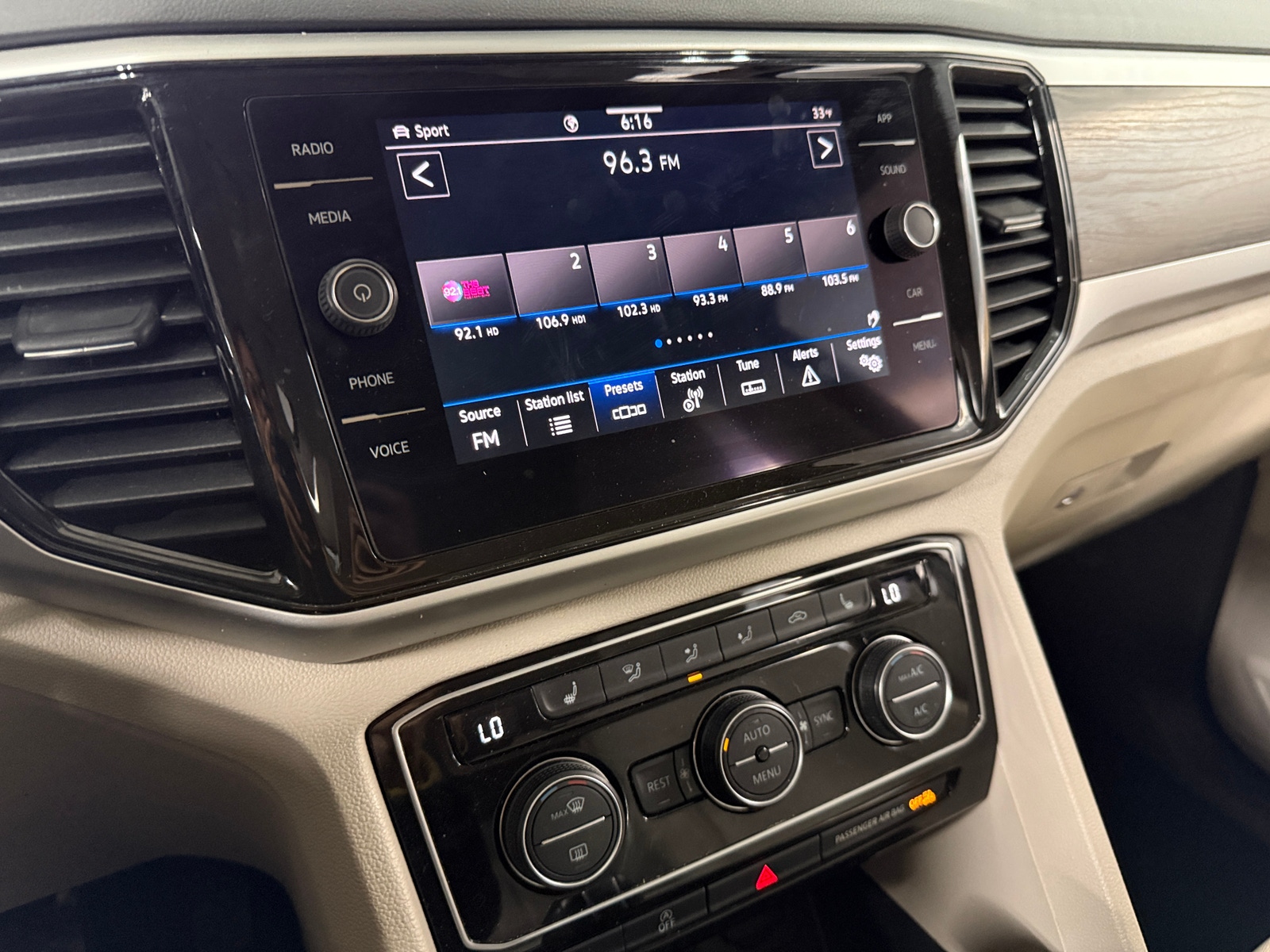 Thumbnail: 2022 Volkswagen Atlas - 3