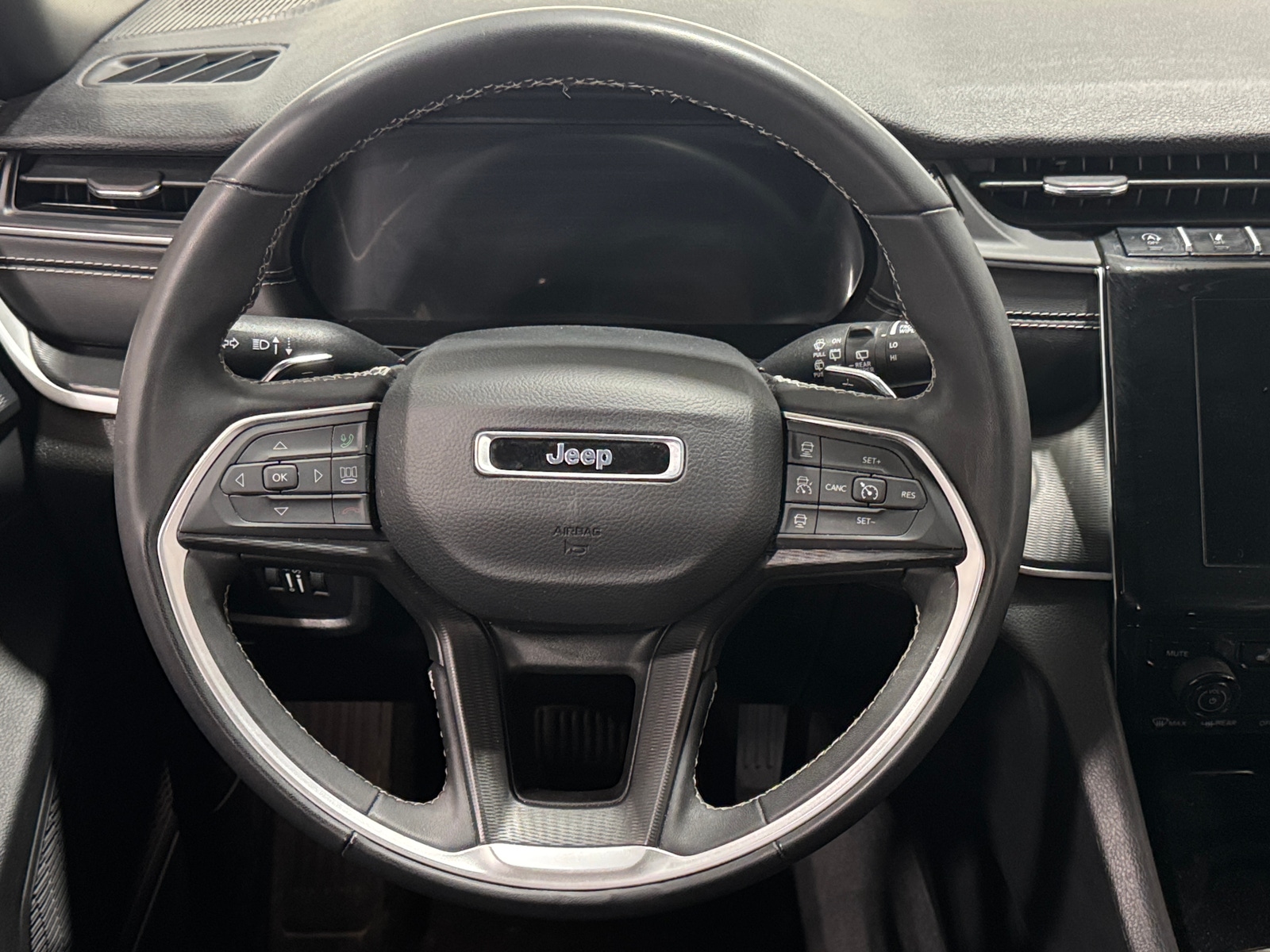 Thumbnail: 2024 Jeep Grand Cherokee L - 5