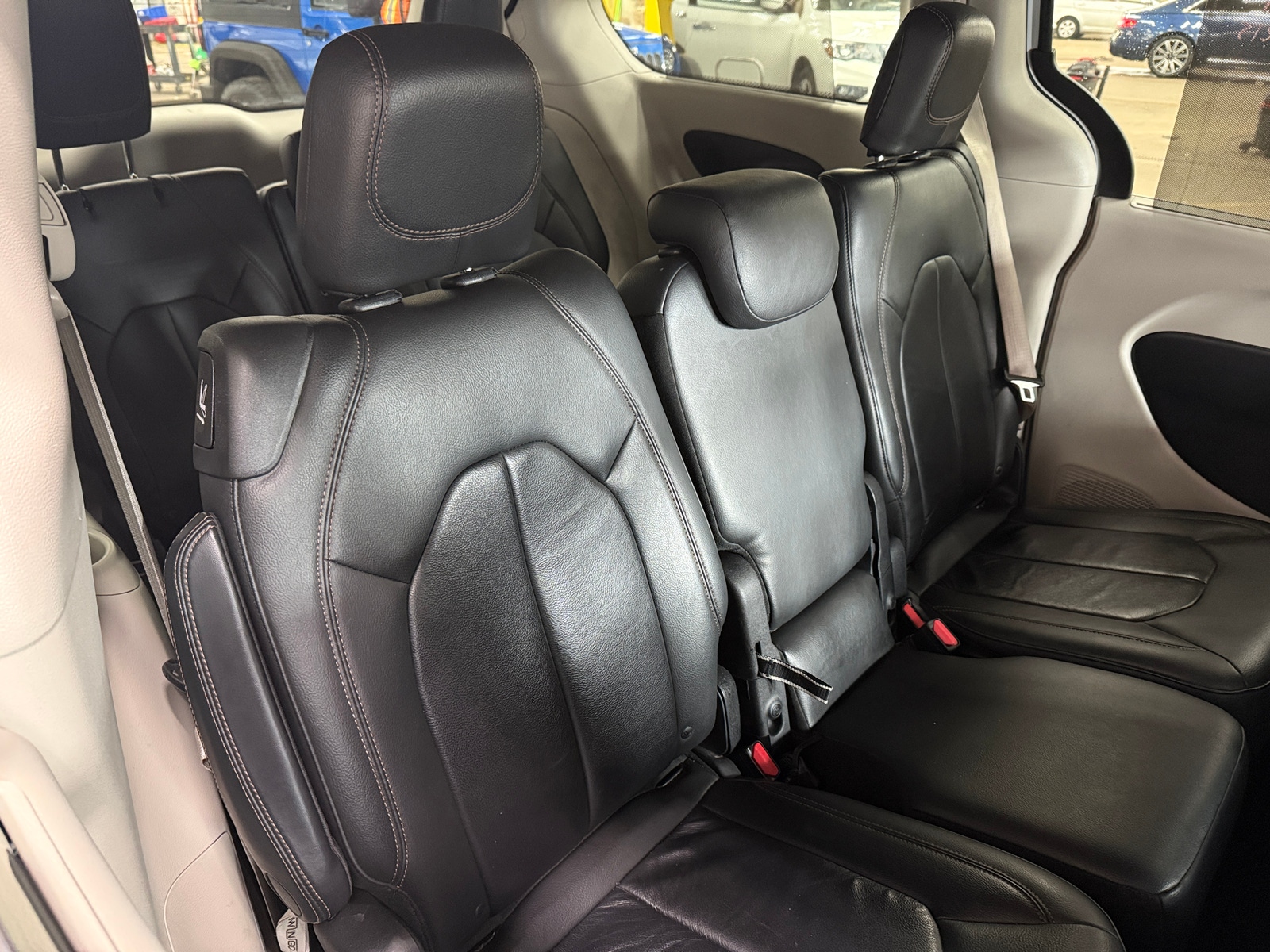 Thumbnail: 2017 Chrysler Pacifica - 5