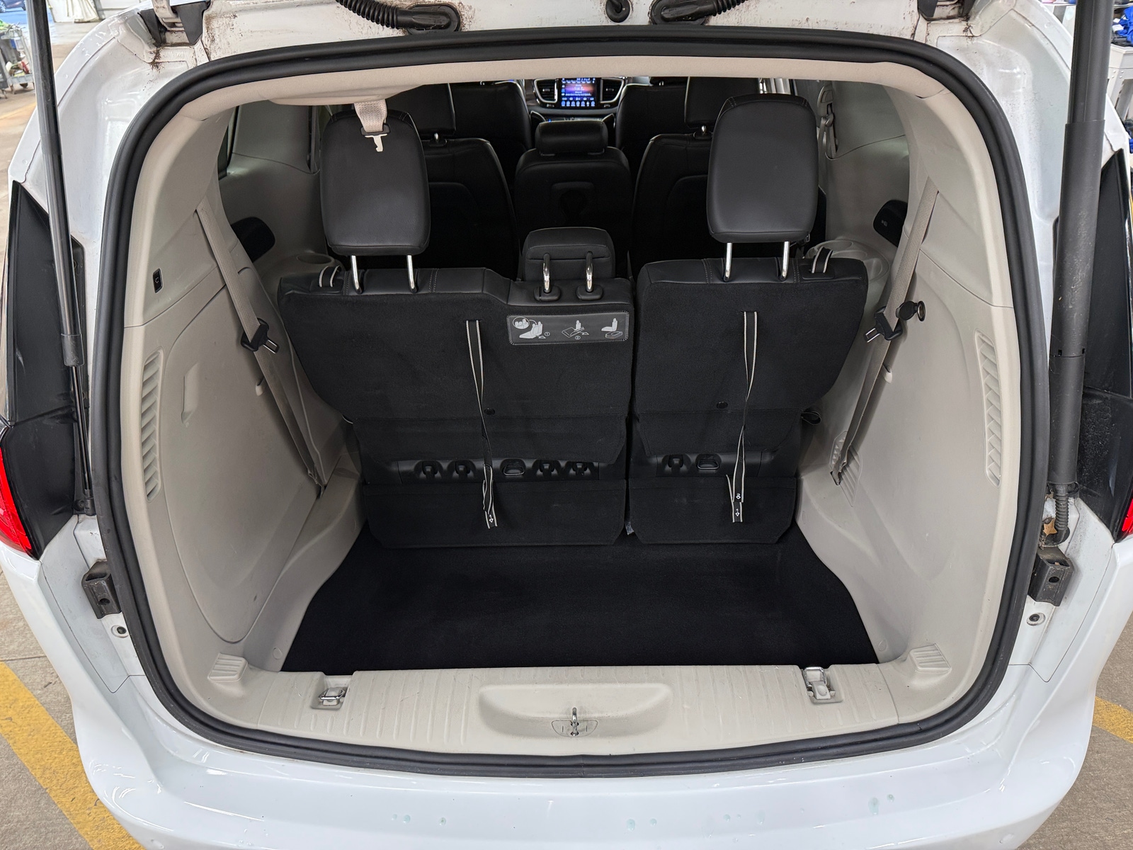 Thumbnail: 2017 Chrysler Pacifica - 6