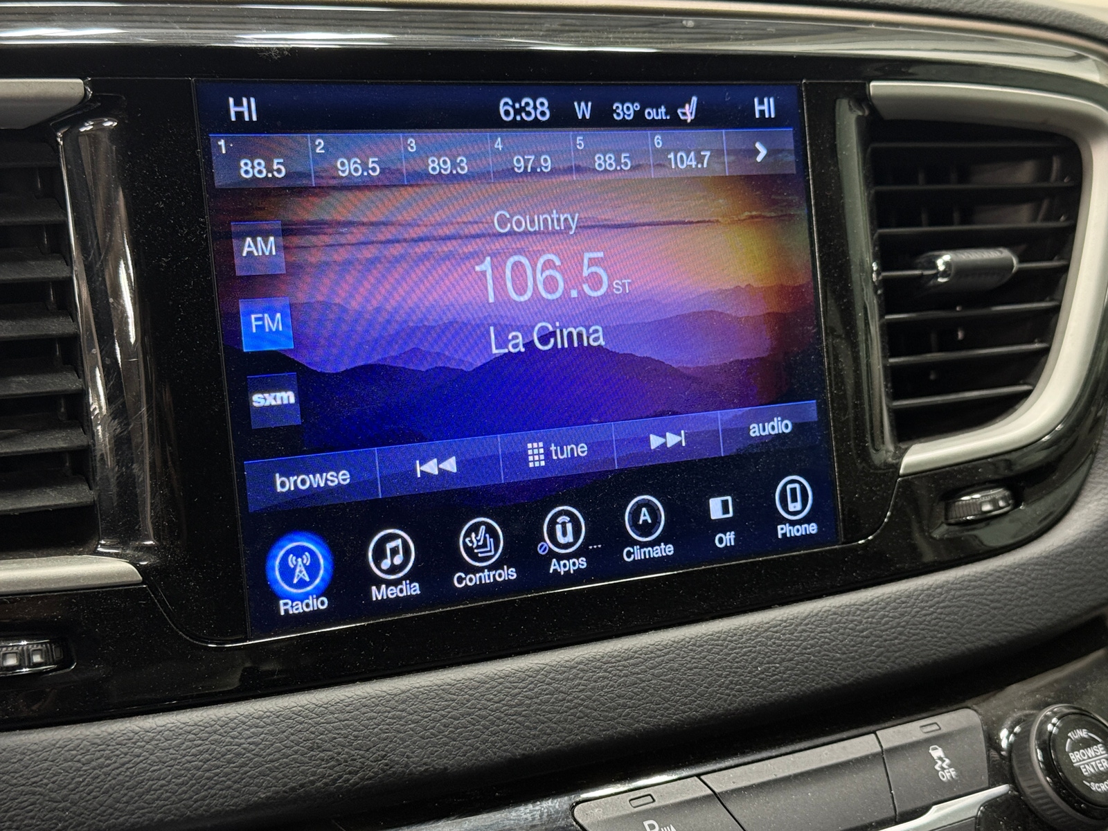 Thumbnail: 2017 Chrysler Pacifica - 3