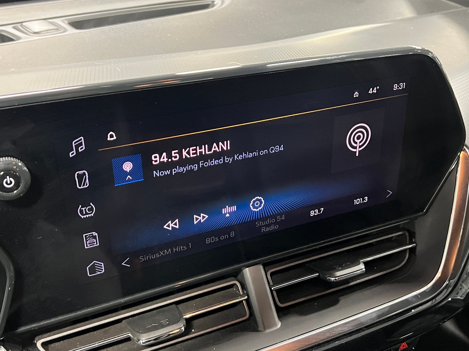 Thumbnail: 2024 Chevrolet Trax - 3