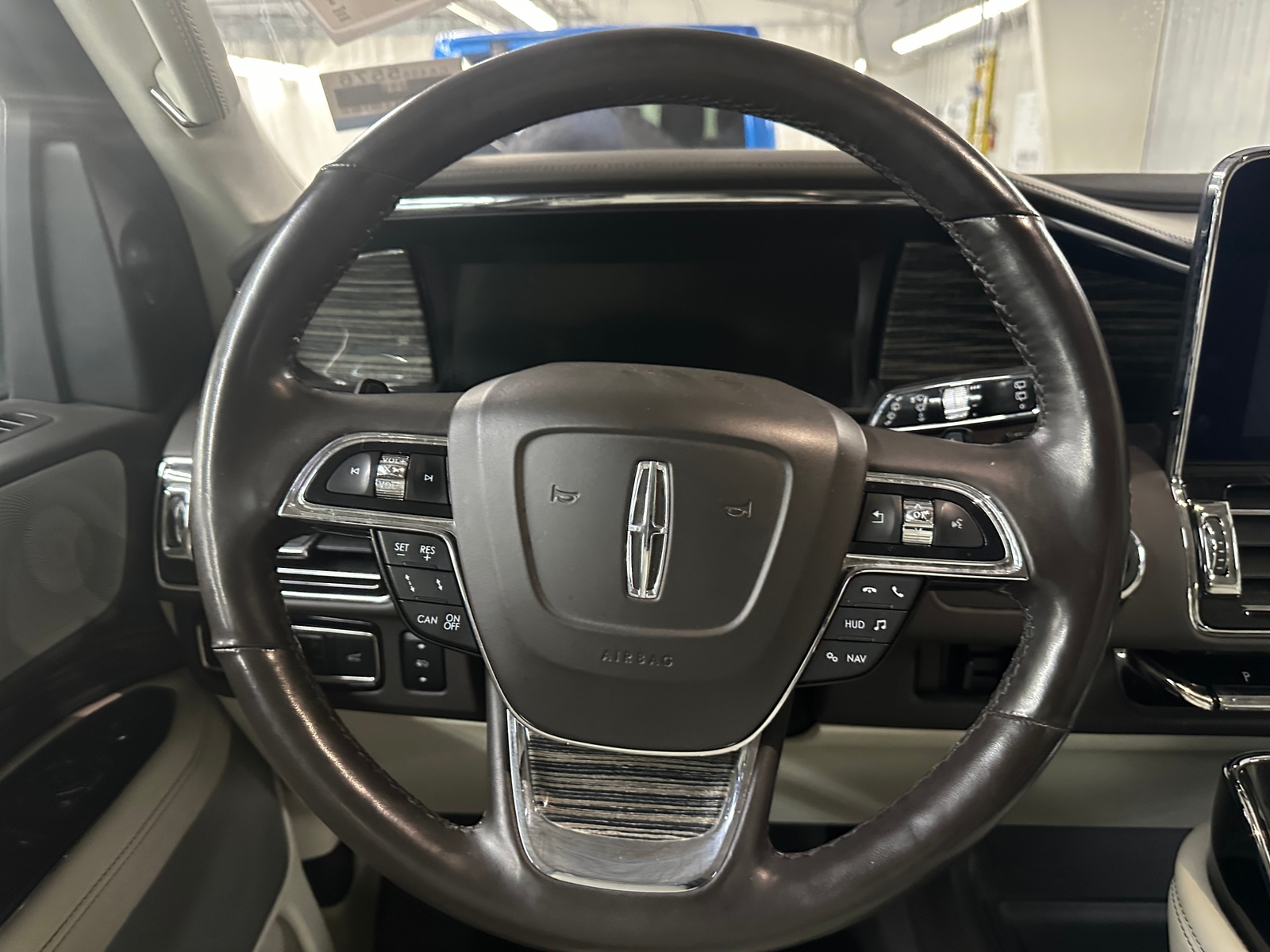 Thumbnail: 2020 Lincoln Navigator - 4