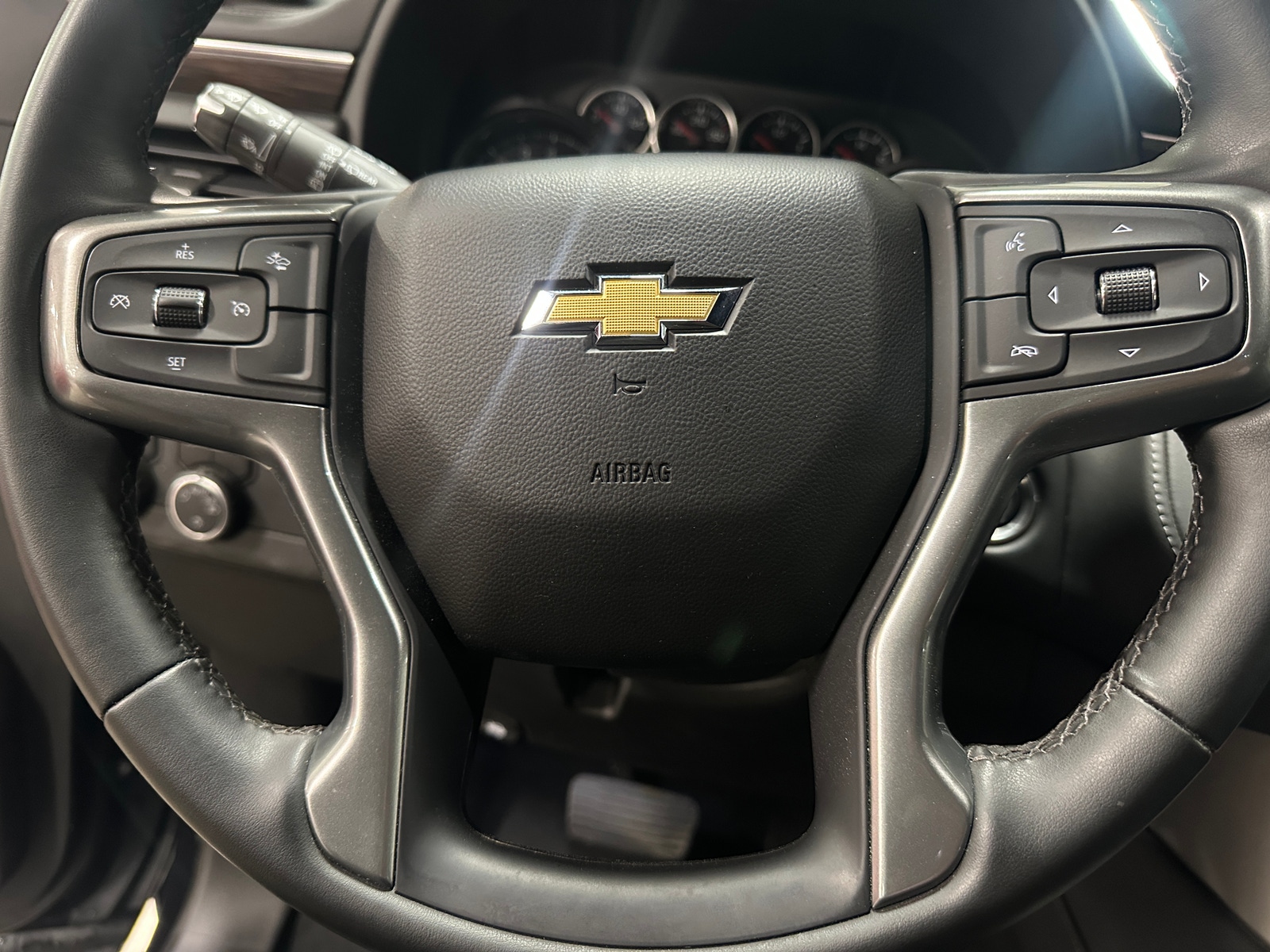 Thumbnail: 2023 Chevrolet Suburban - 5