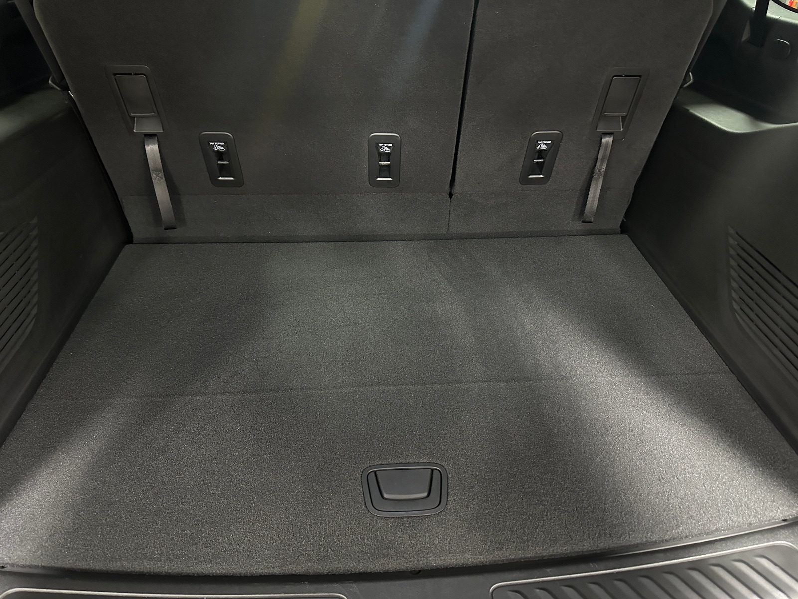 Thumbnail: 2023 Chevrolet Suburban - 7