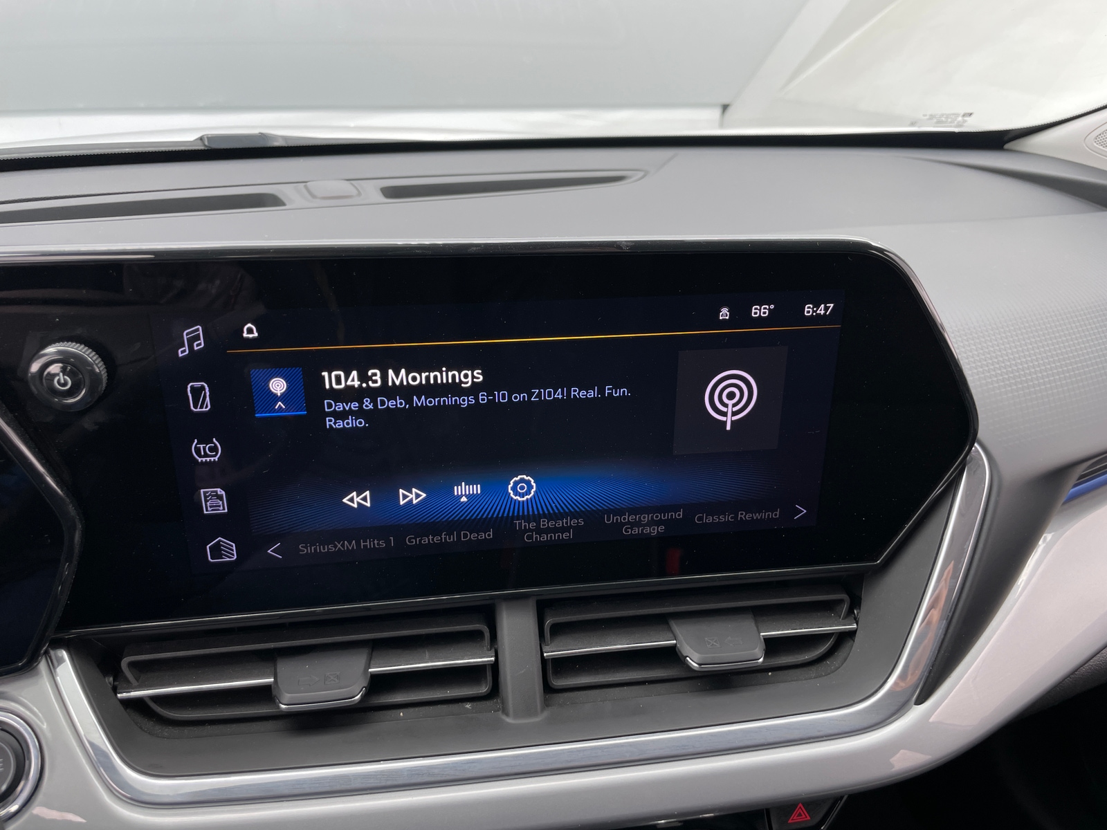 Thumbnail: 2025 Chevrolet Trax - 4