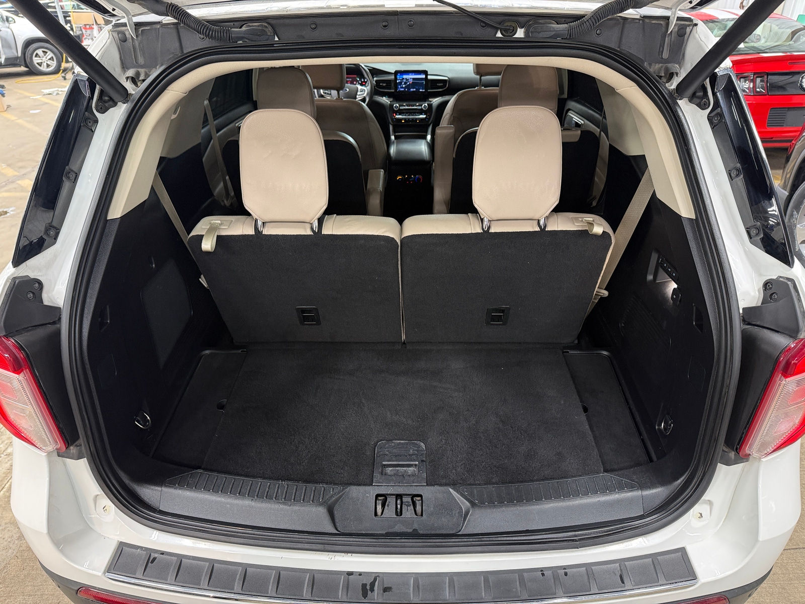 Thumbnail: 2021 Ford Explorer - 6