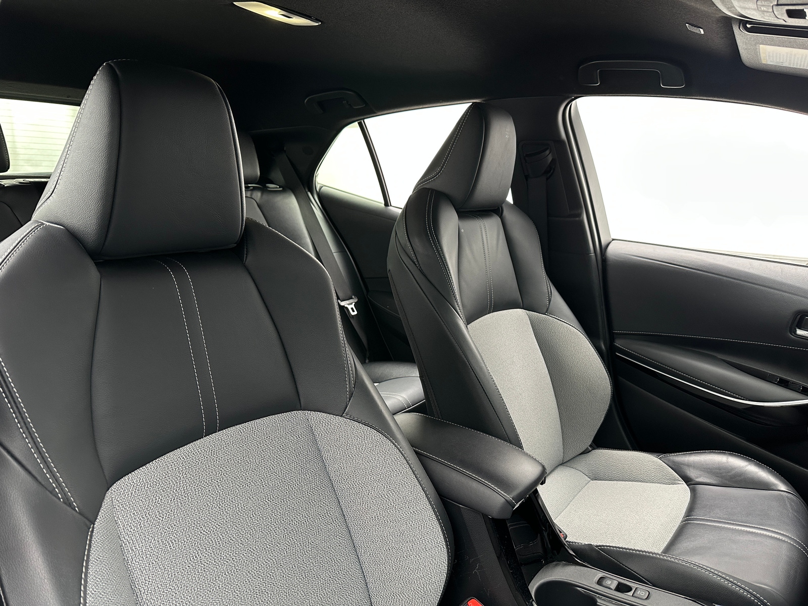 Thumbnail: 2025 Toyota Corolla - 2