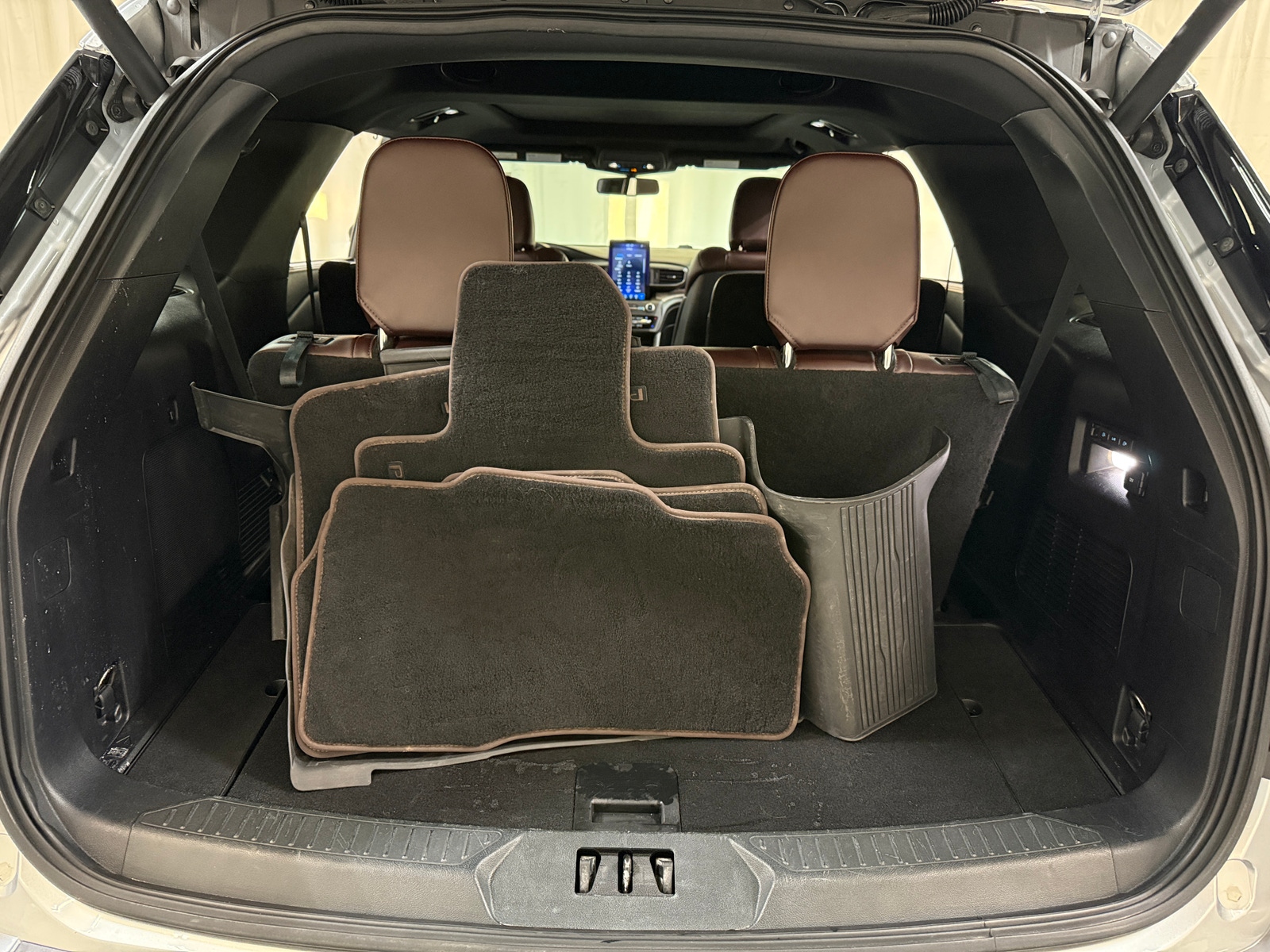 Thumbnail: 2020 Ford Explorer - 6