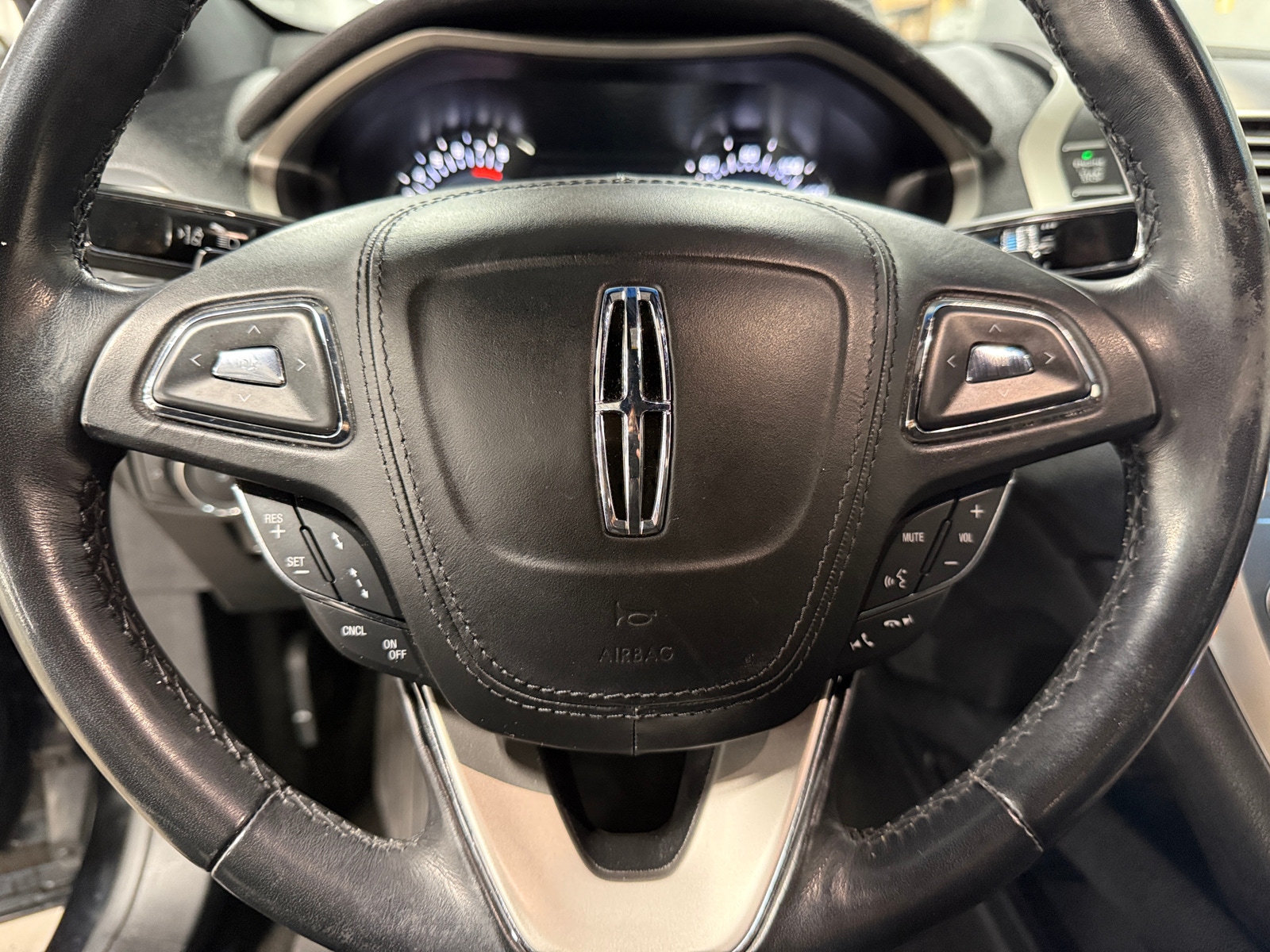 Thumbnail: 2020 Lincoln MKZ - 4