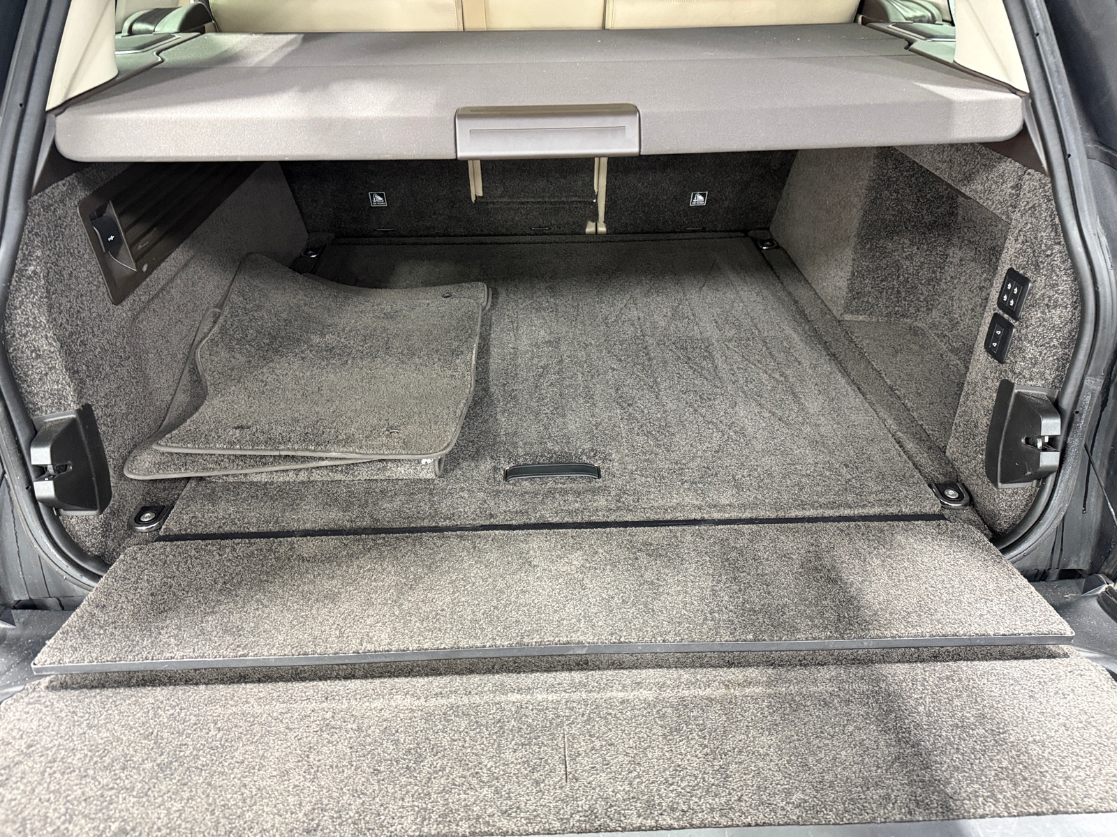 Thumbnail: 2021 Land Rover Range Rover - 6