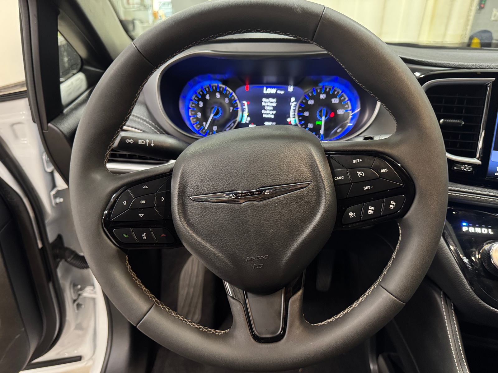 Thumbnail: 2025 Chrysler Pacifica - 5