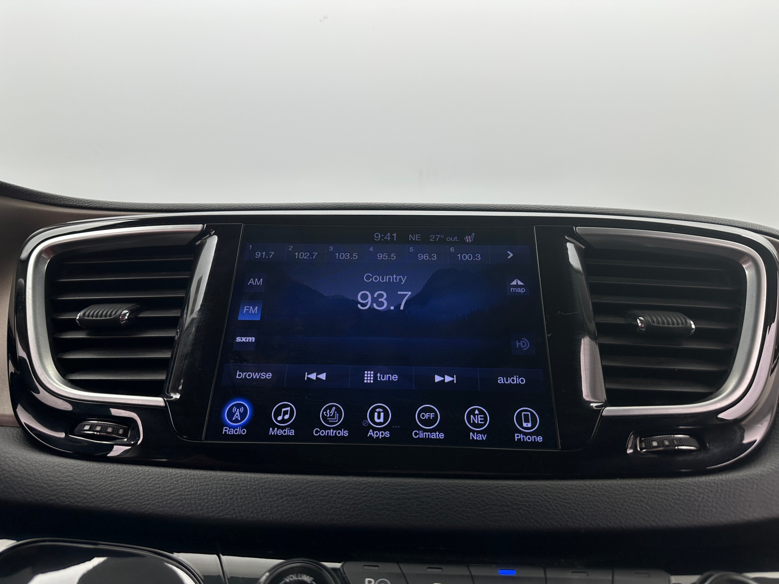 Thumbnail: 2017 Chrysler Pacifica - 3