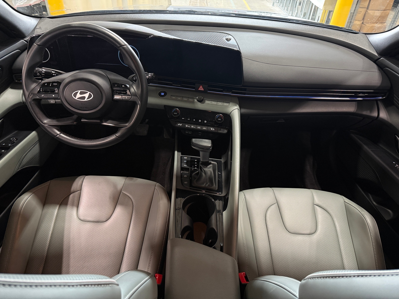 Thumbnail: 2024 Hyundai Elantra - 3