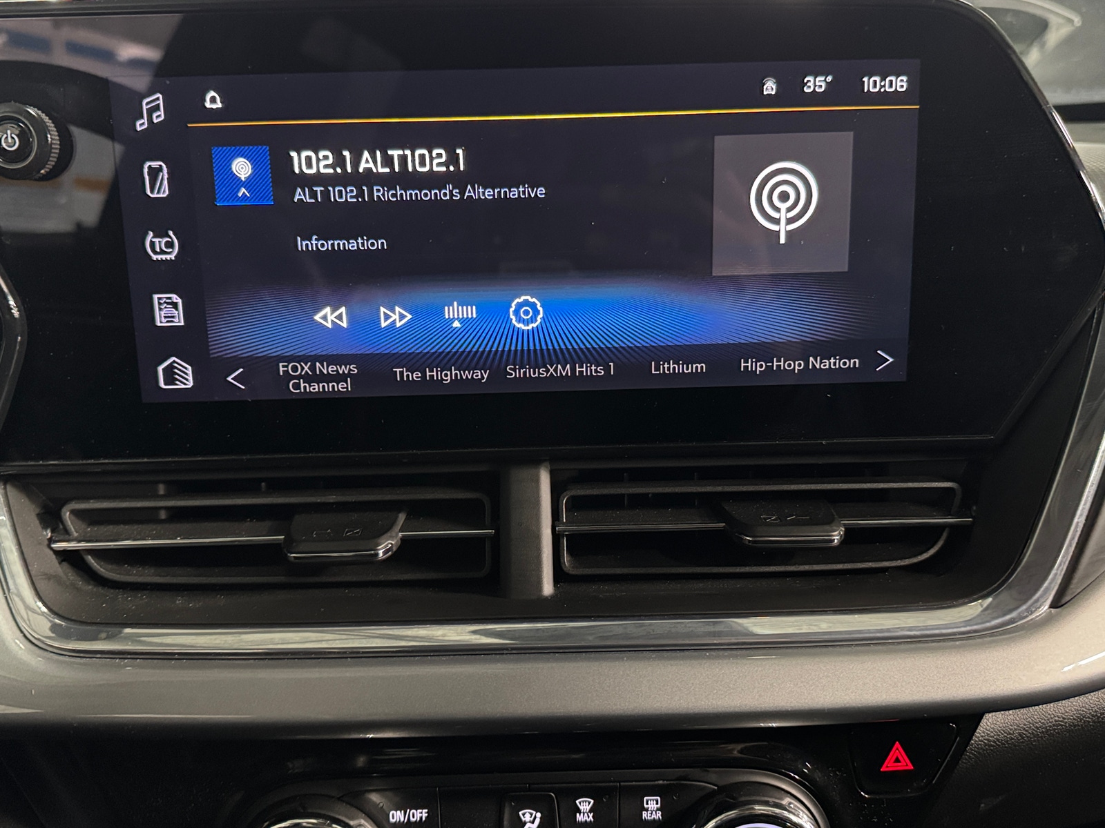 Thumbnail: 2025 Chevrolet Trax - 4