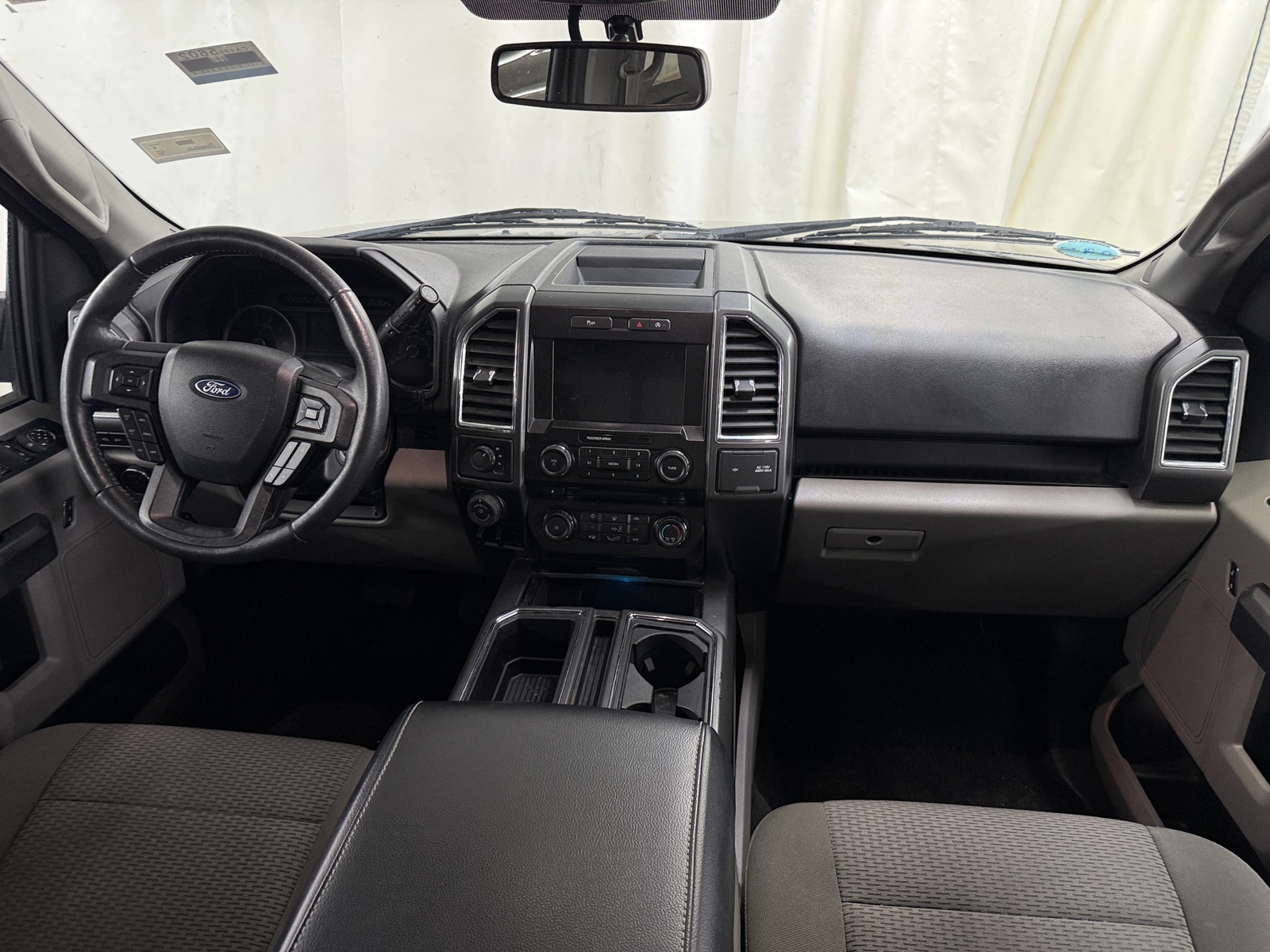 Thumbnail: 2017 Ford Econoline - 3