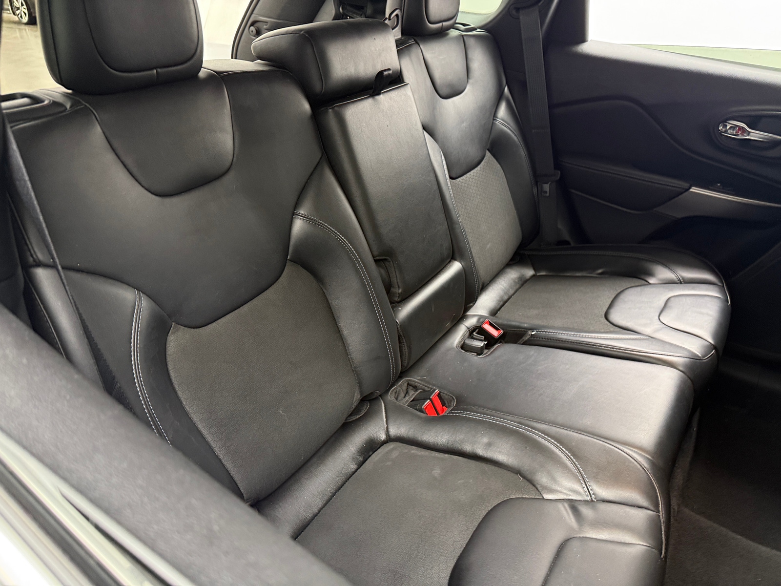 Thumbnail: 2020 Jeep Cherokee - 6