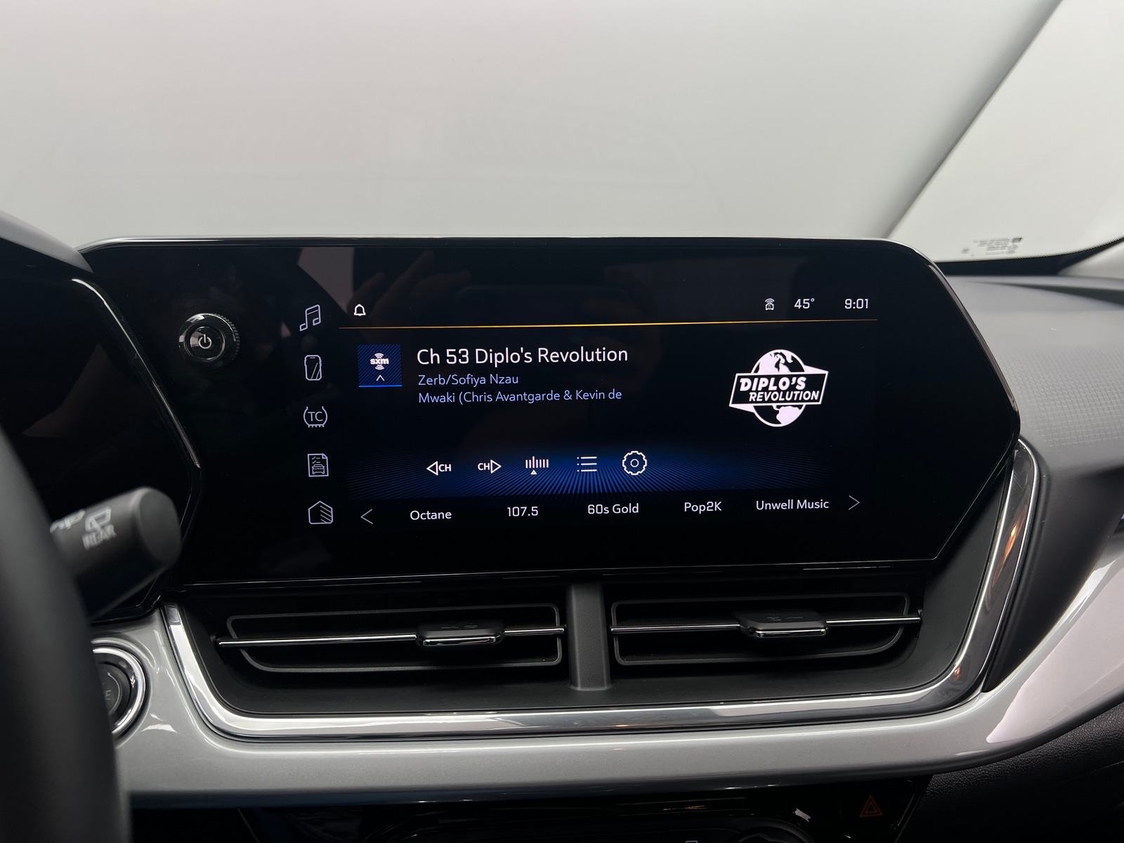 Thumbnail: 2025 Chevrolet Trax - 4