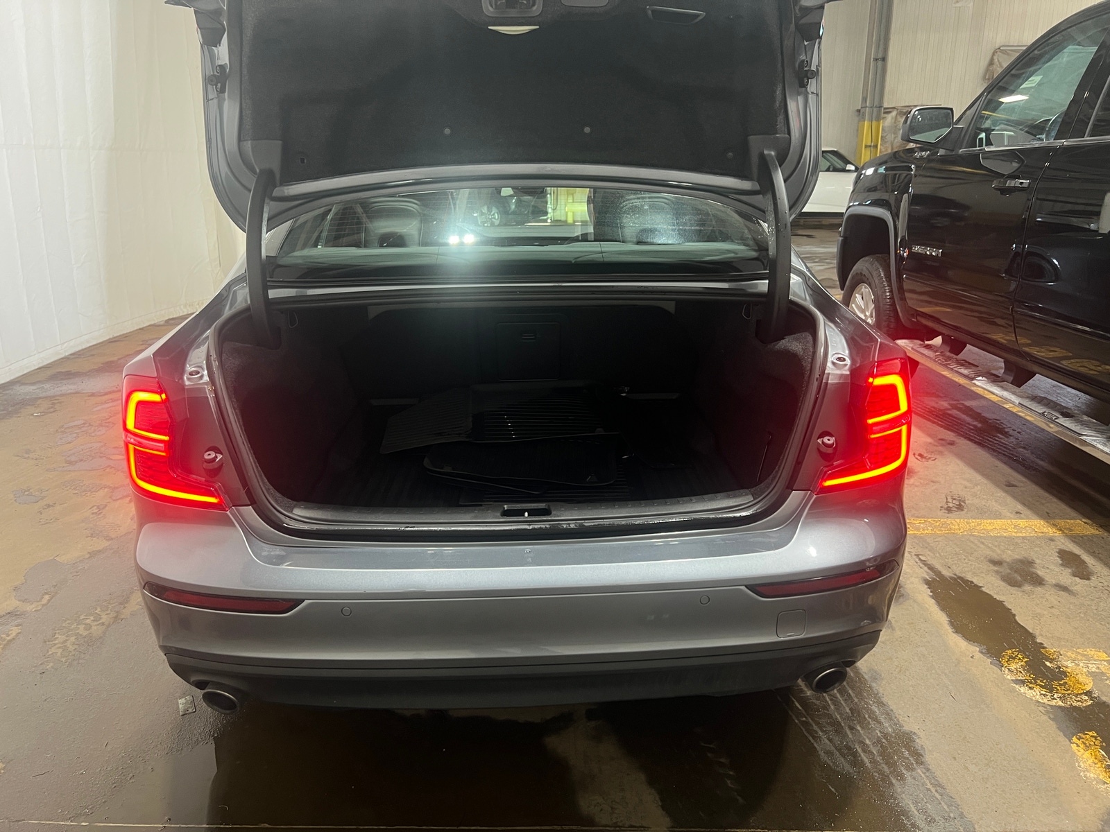 Thumbnail: 2020 Volvo S60 - 6