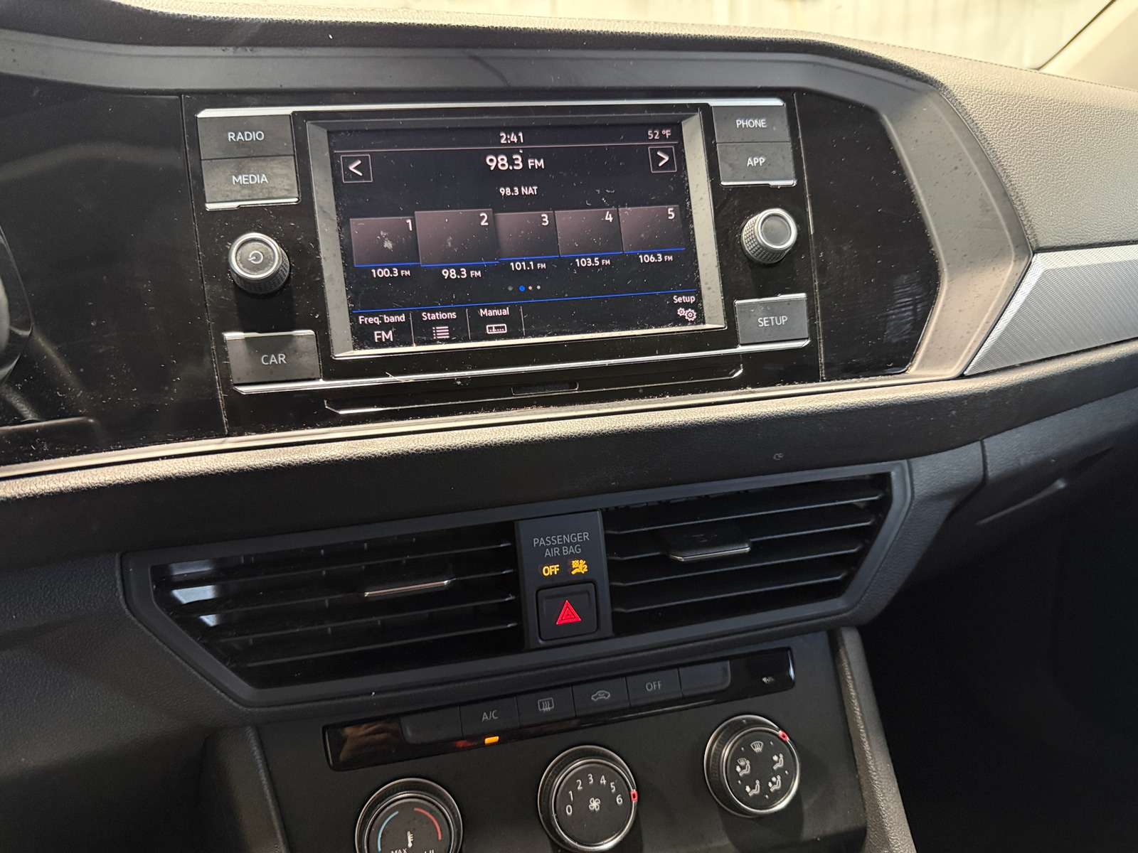 Thumbnail: 2019 Volkswagen Jetta - 4