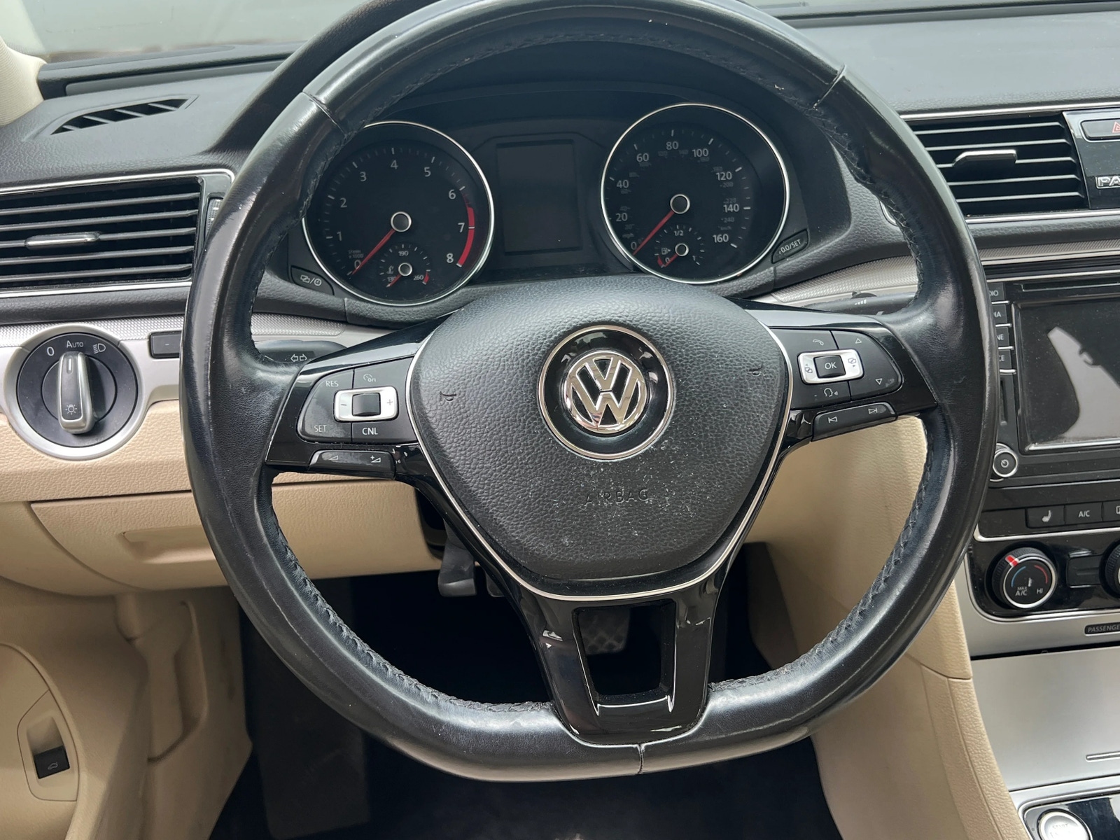 Thumbnail: 2019 Volkswagen Passat - 4