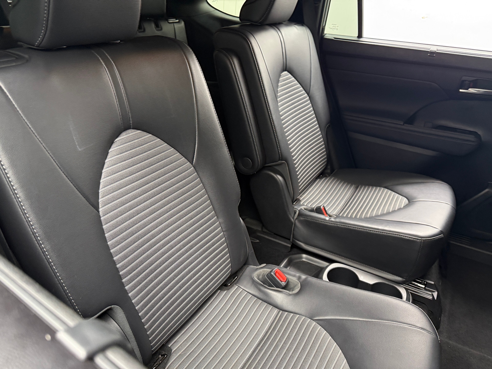 Thumbnail: 2022 Toyota Highlander - 5