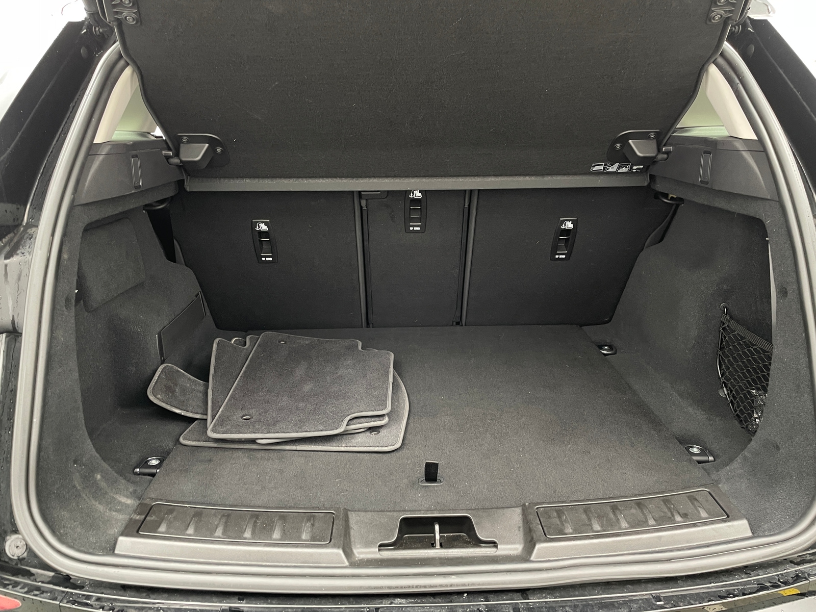 Thumbnail: 2021 Land Rover Range Rover Evoque - 6