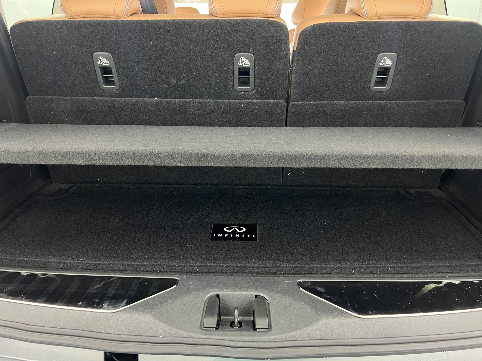 Thumbnail: 2025 INFINITI QX80 - 6