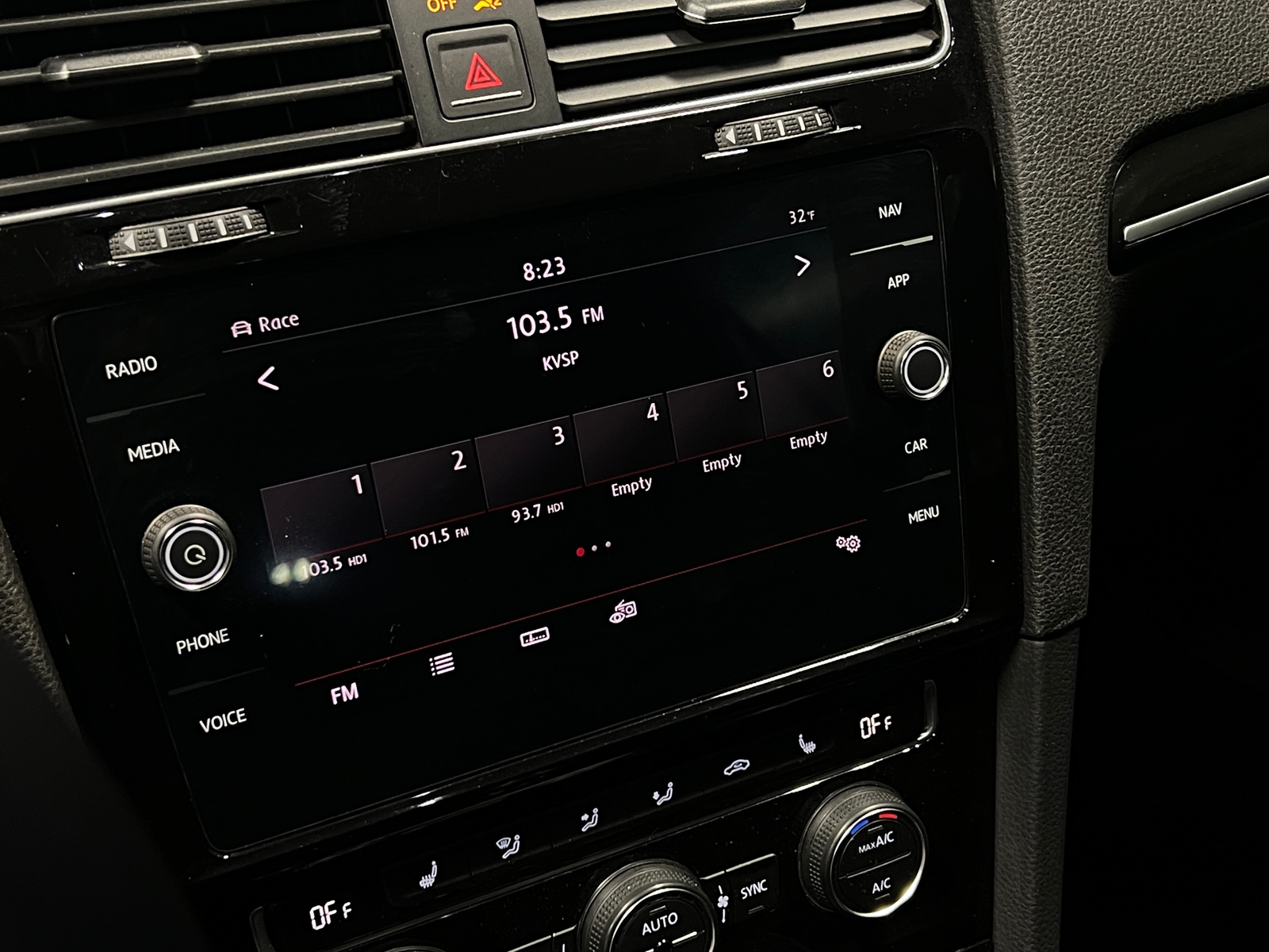 Thumbnail: 2018 Volkswagen Golf - 3