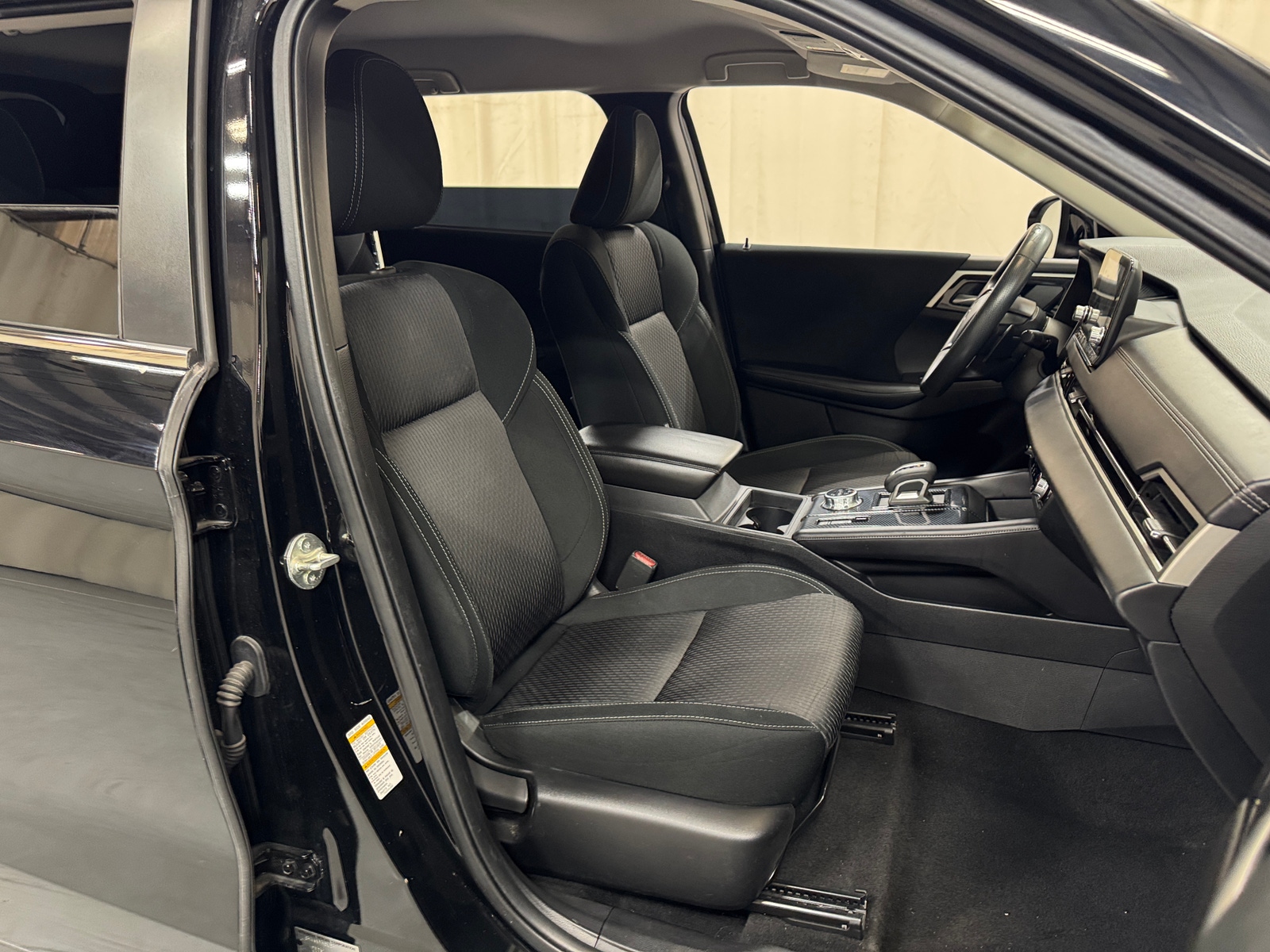 Thumbnail: 2022 Mitsubishi Outlander - 2