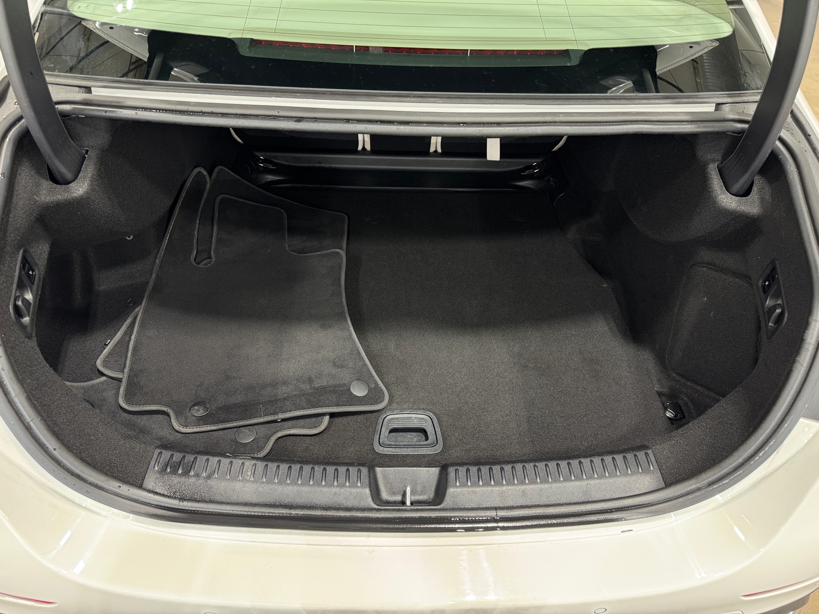 Thumbnail: 2025 Mercedes-Benz E-Class - 6