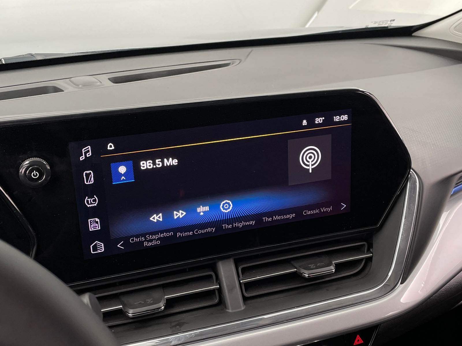 Thumbnail: 2025 Chevrolet Trax - 4