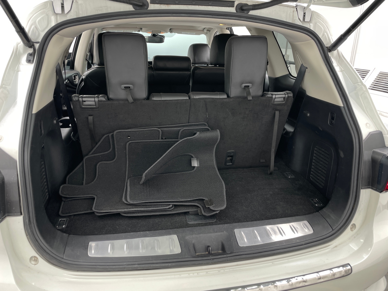 Thumbnail: 2019 INFINITI QX60 - 6