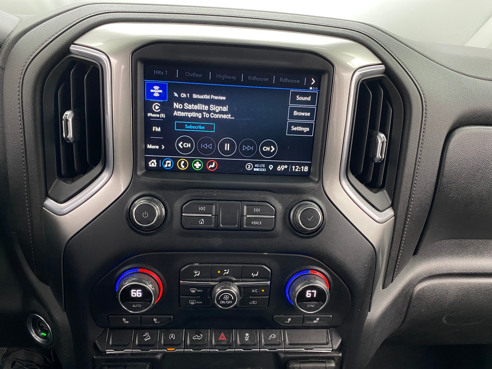 Thumbnail: 2021 Chevrolet Silverado 1500 - 4