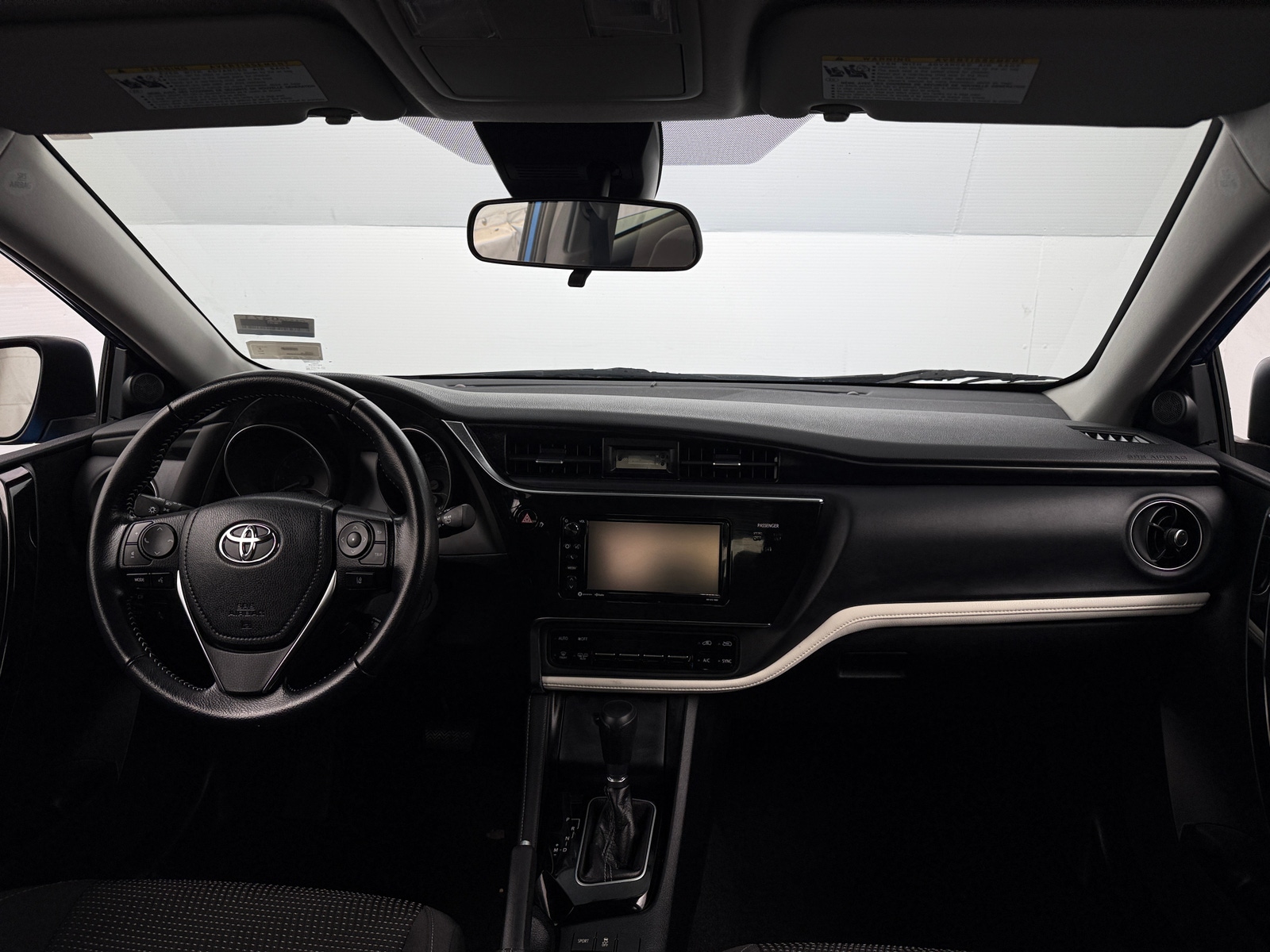 Thumbnail: 2017 Toyota Corolla iM - 3