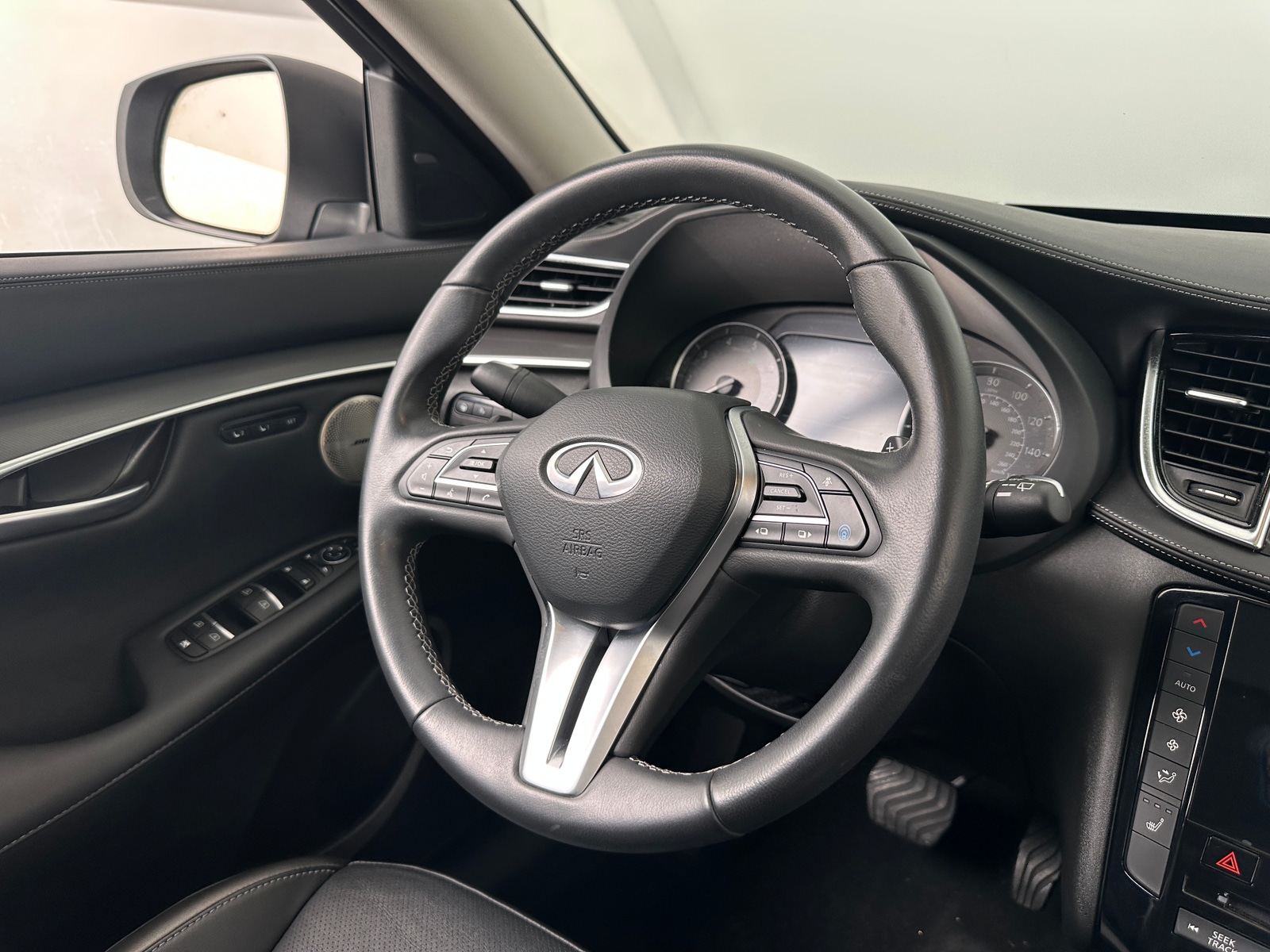 Thumbnail: 2025 INFINITI QX50 - 4