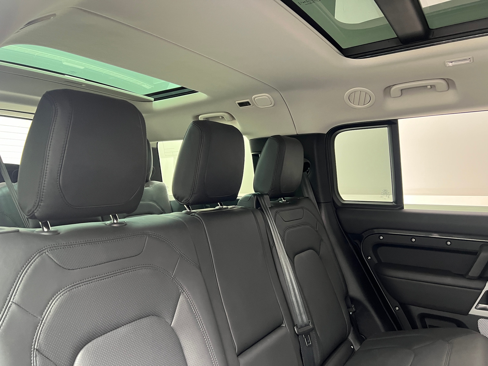 Thumbnail: 2024 Land Rover Defender - 5