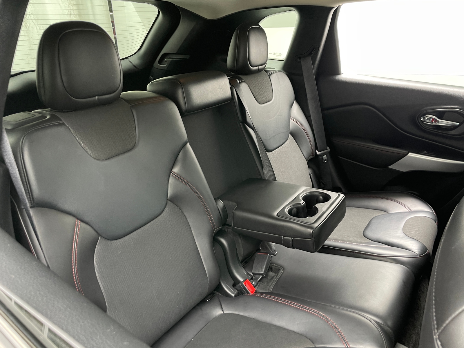 Thumbnail: 2018 Jeep Cherokee - 6