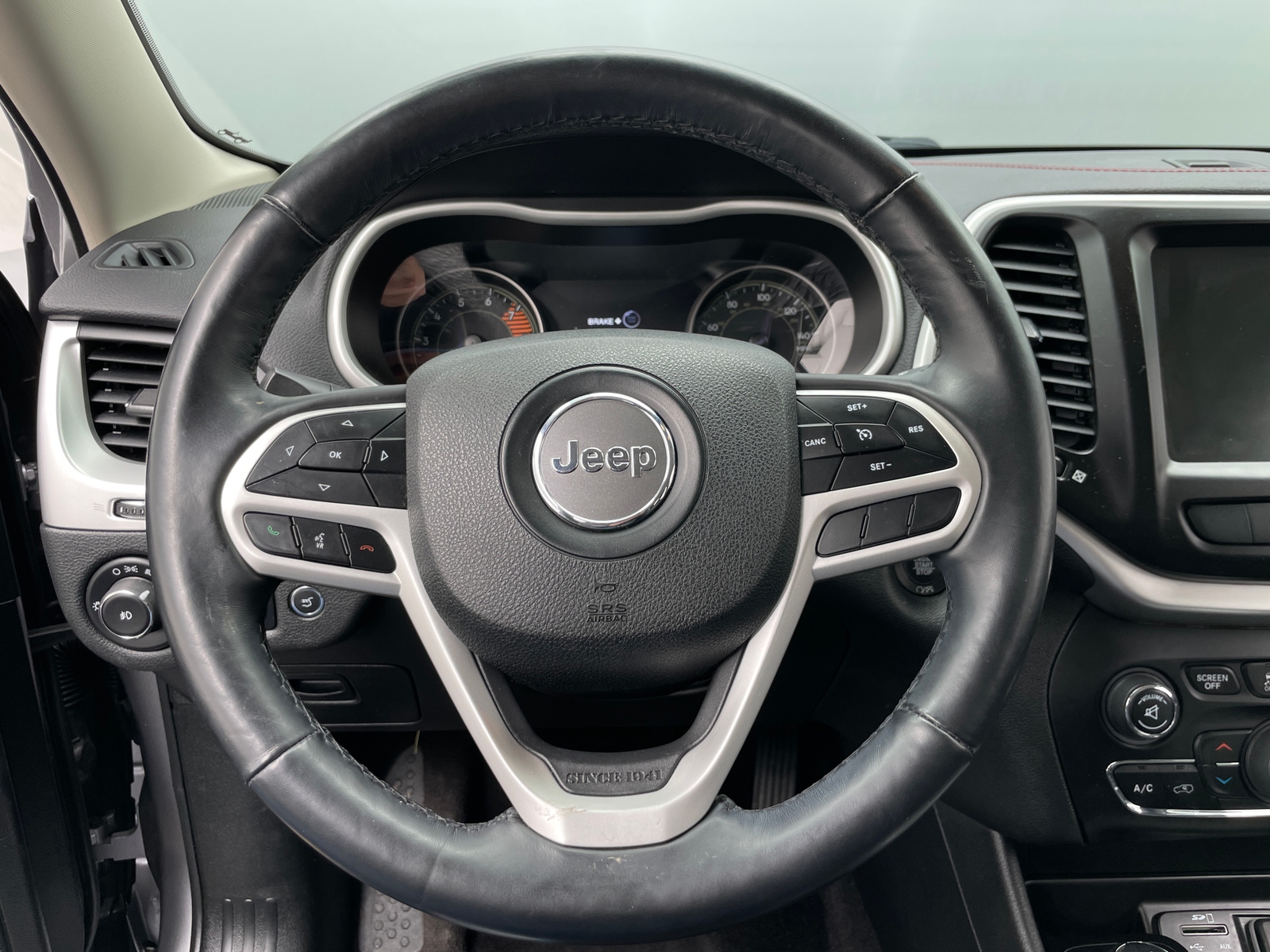 Thumbnail: 2018 Jeep Cherokee - 5