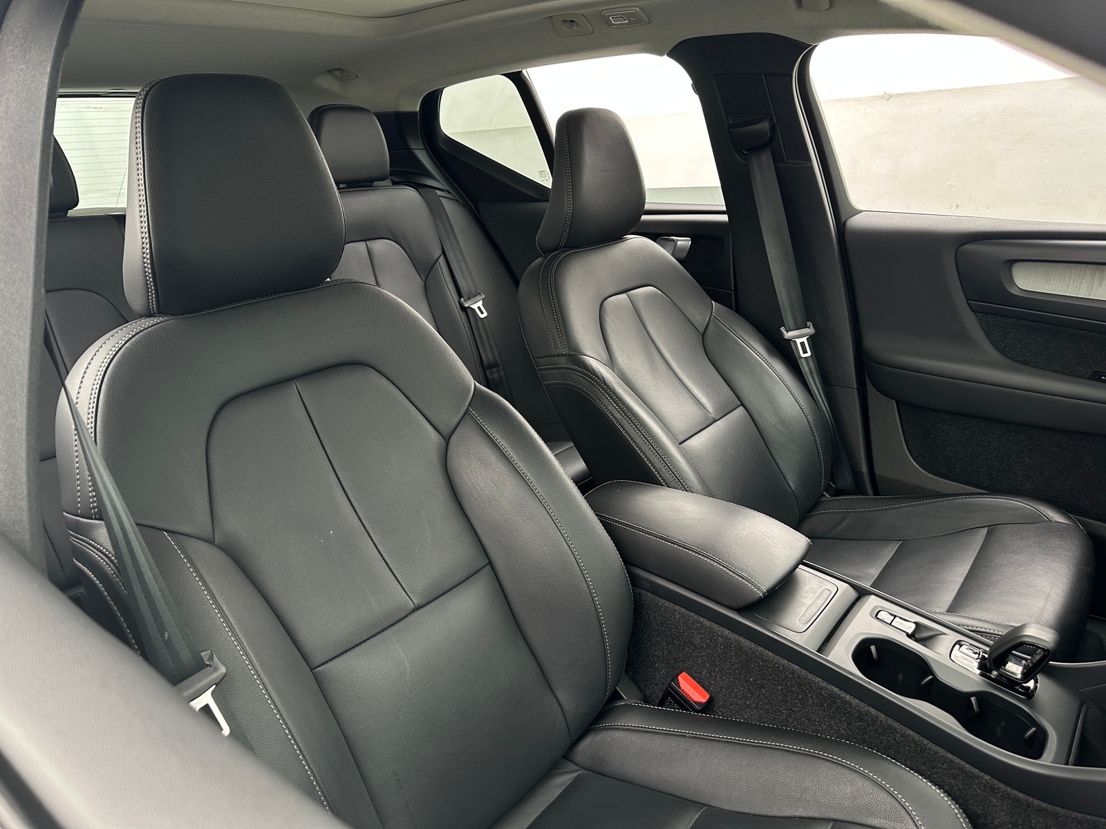 Thumbnail: 2025 Volvo XC40 - 2